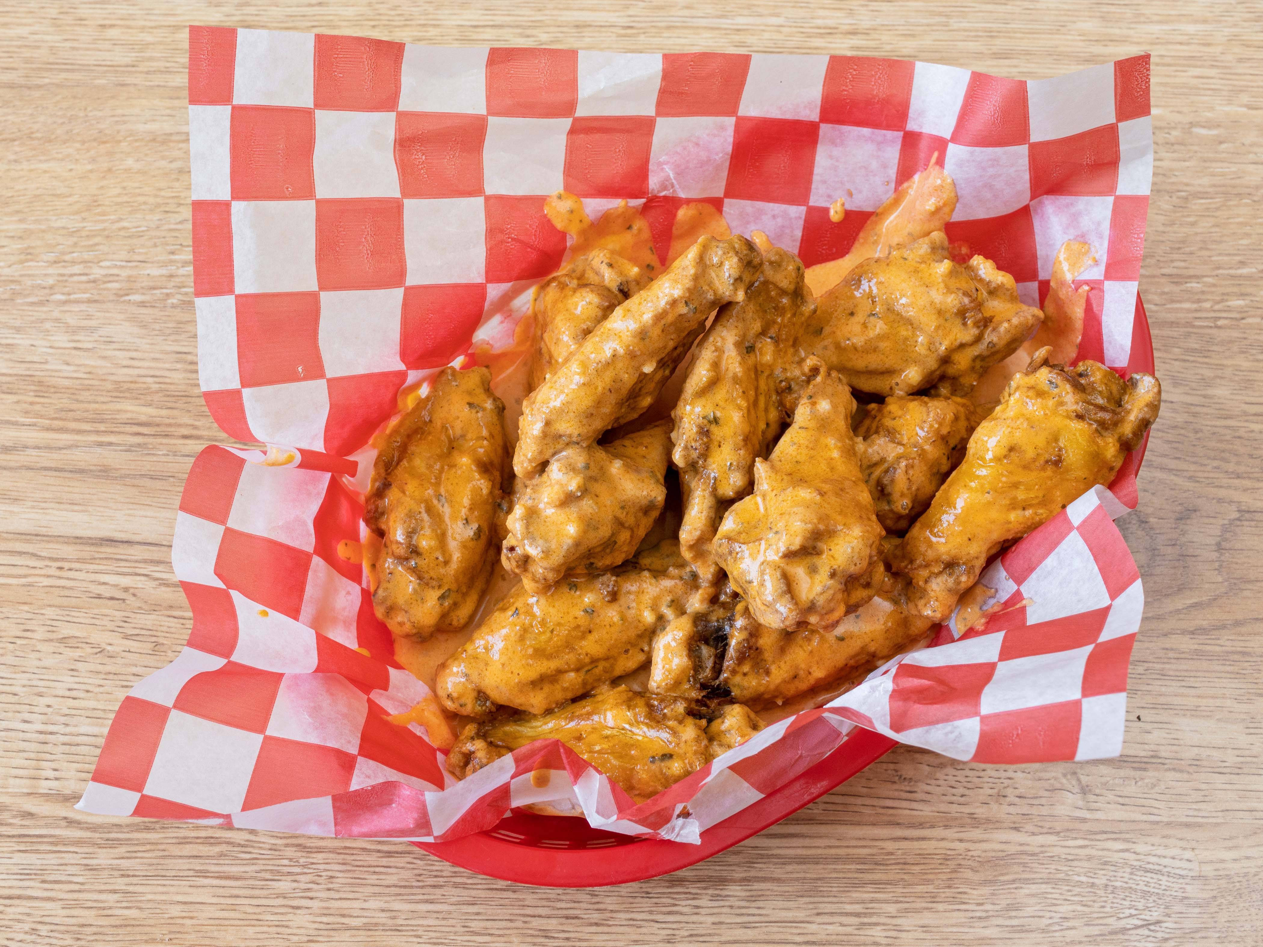 Order Boneless Wings food online from Disilvios Family Grill store, Hubbard on bringmethat.com