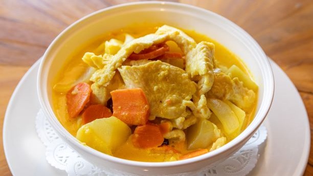 Order 53b. Yellow Curry food online from Peppers Thai Cuisine store, Palm Desert on bringmethat.com