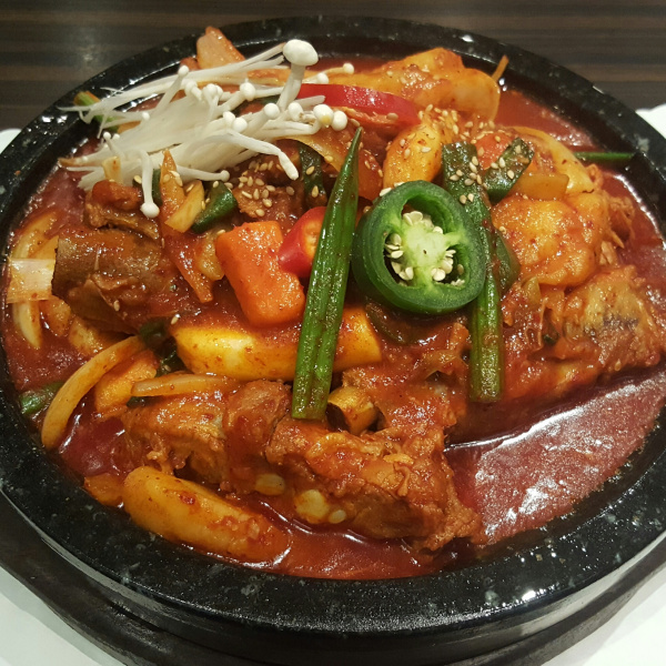 Order Braised Spicy Pork Ribs (매운돼지갈비찜) food online from Yangji Gamjatang store, Los Angeles on bringmethat.com