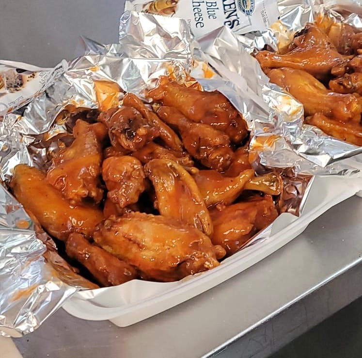 Order Buffalo Wings - 10 Pieces food online from Leandro Pizza House store, Philadelphia on bringmethat.com