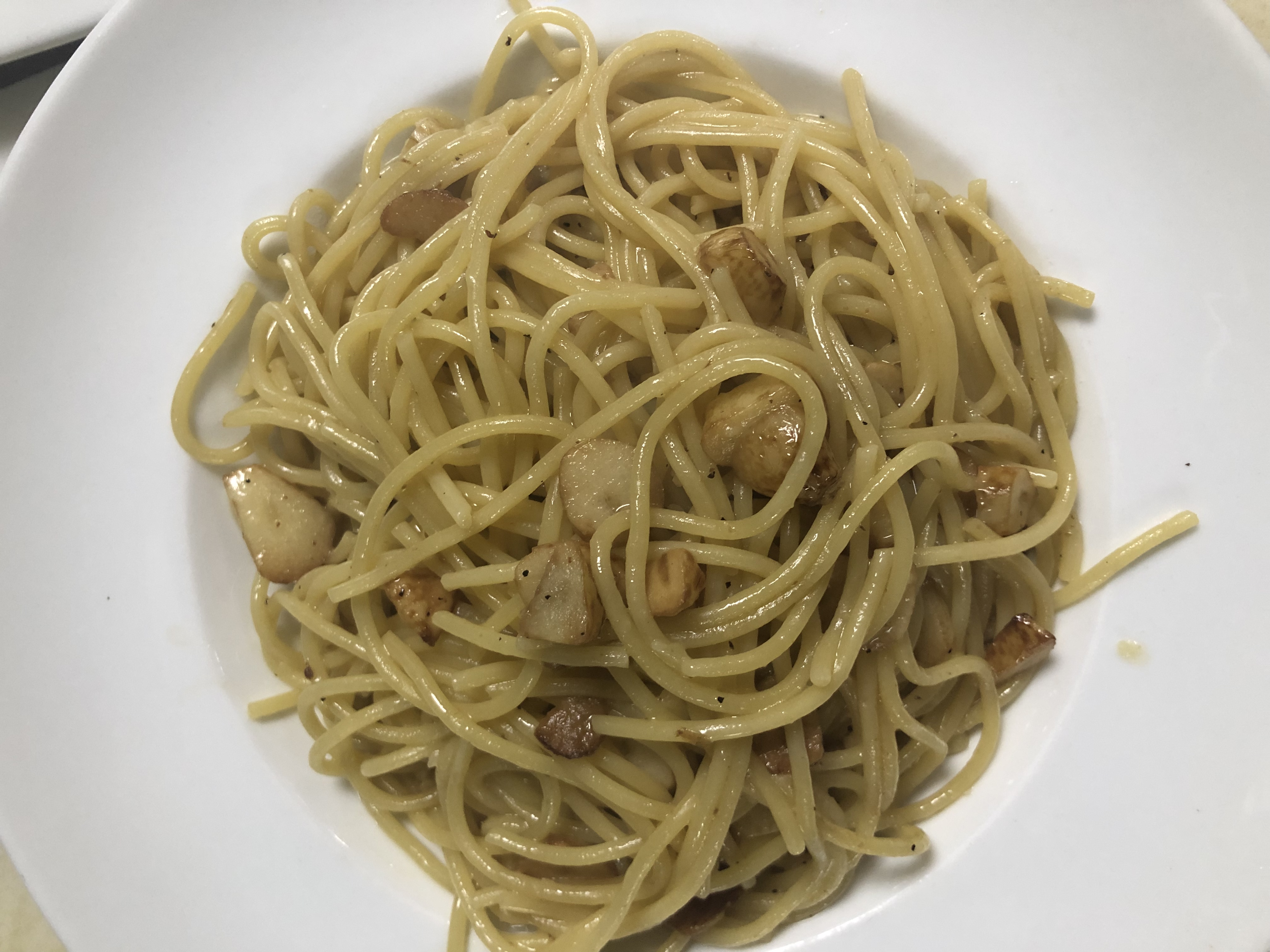 Order Spaghetti Garlic and Oil food online from Toskana Pizzeria Restaurant store, Westbury on bringmethat.com