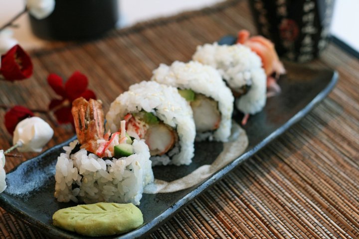 Order Shrimp Tempura Roll food online from Mako Bowl store, Pasadena on bringmethat.com