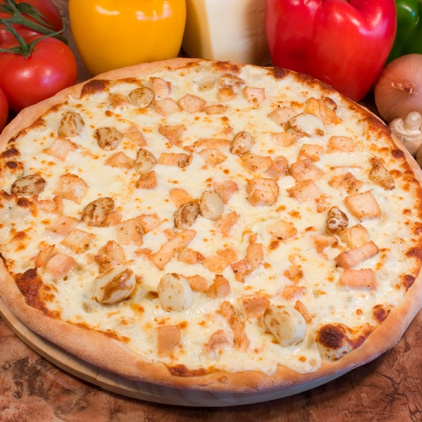 Order Roasted Garlic Chicken Alfredo Pizza food online from Ameci Pizza & Pasta store, Fountain Valley on bringmethat.com
