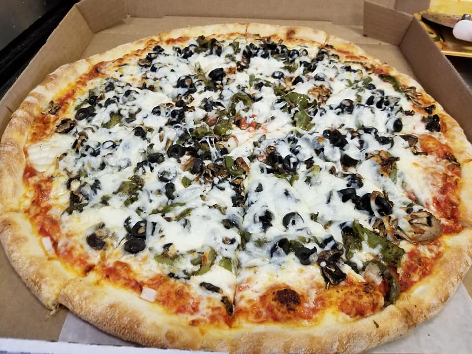 Order Veggie Pizza food online from Dodas Pizza store, Glendale on bringmethat.com