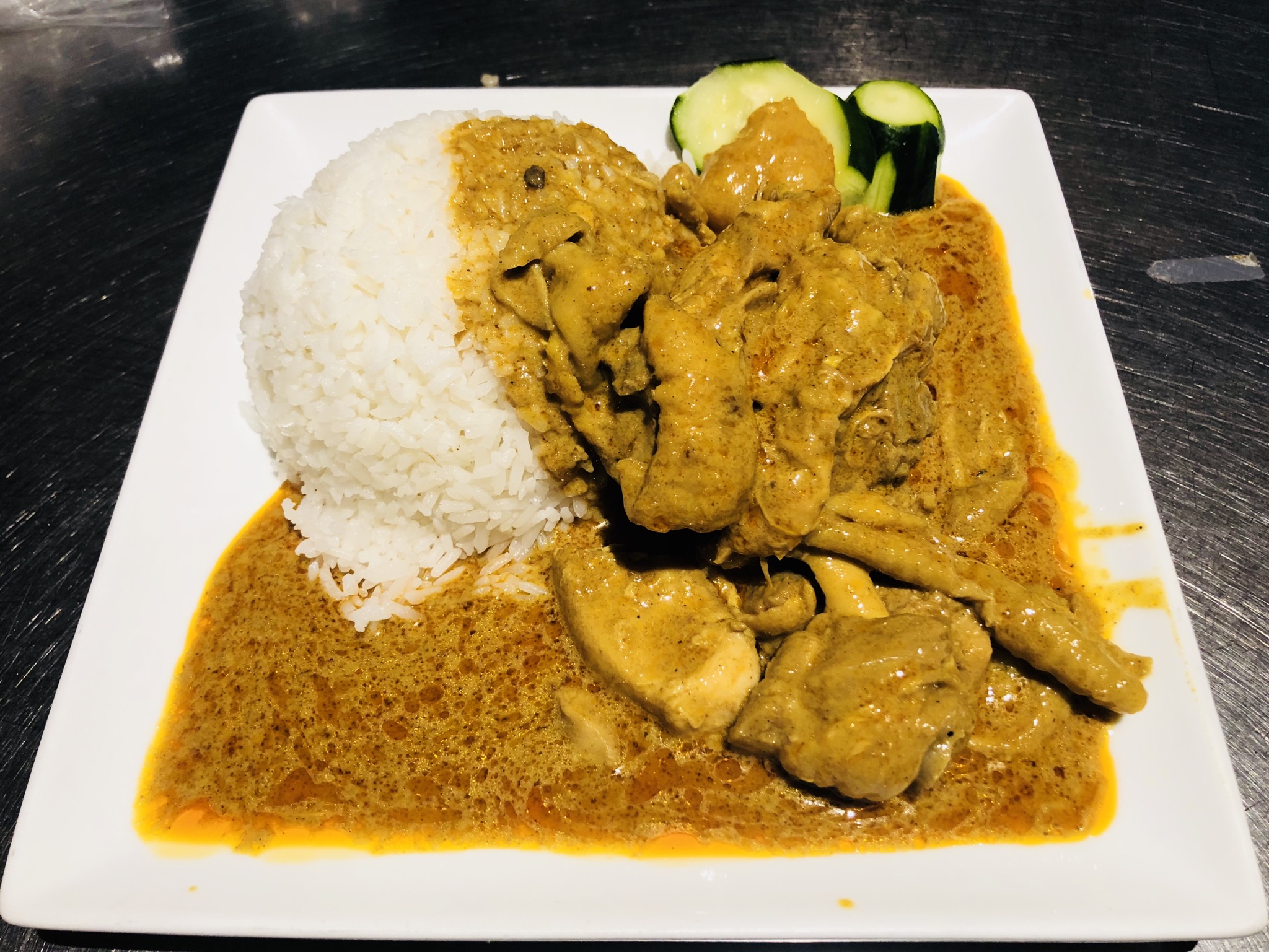 Order R3. Curry Chicken on Rice food online from WK Restaurant store, New York on bringmethat.com