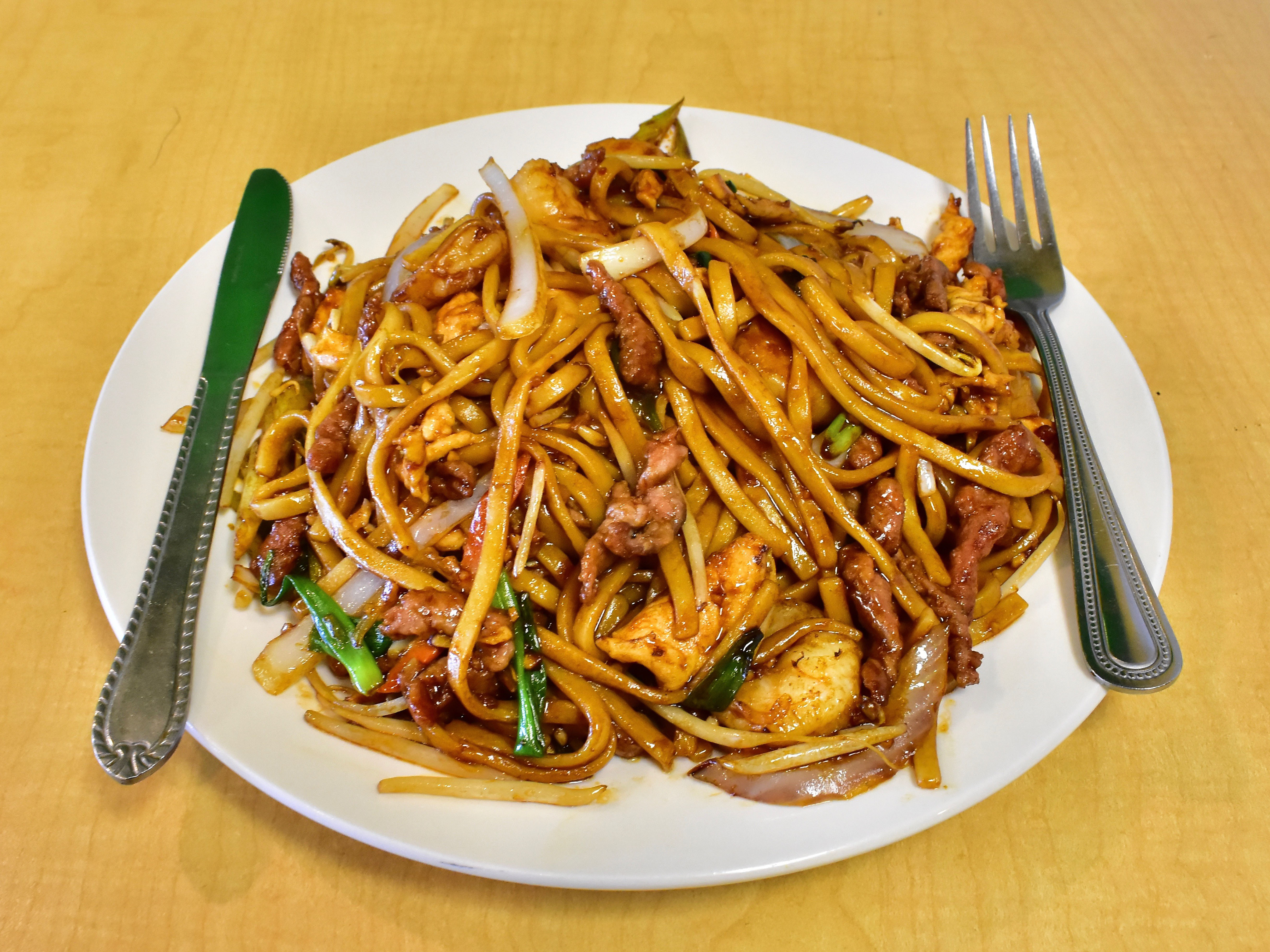 Order 93. Peking Lo Mein food online from Peking Garden Restaurant store, El Paso on bringmethat.com