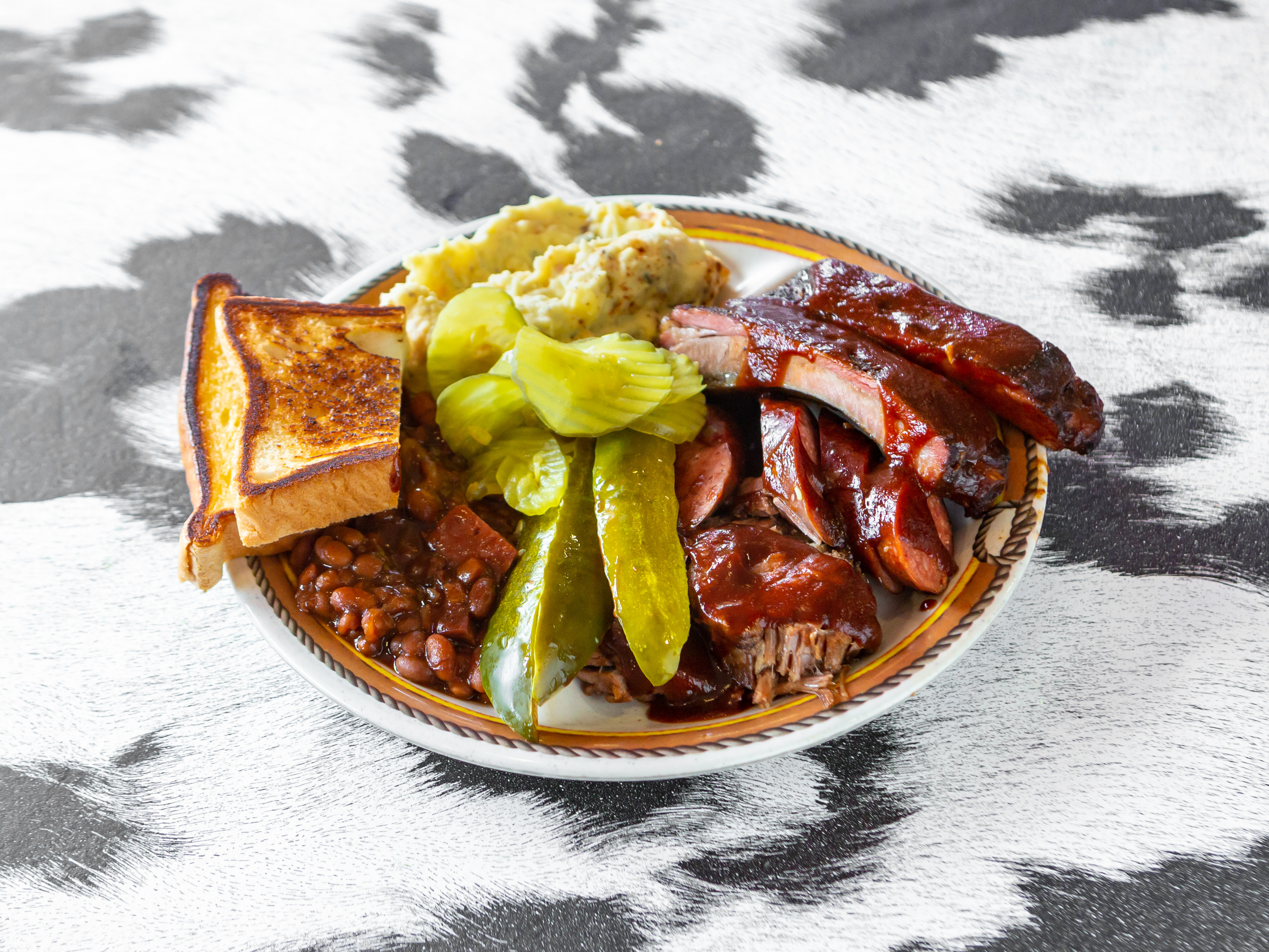 Order BBQ Dinner Plate with 2 Sides food online from Mike Anderson's Bbq House store, Dallas on bringmethat.com