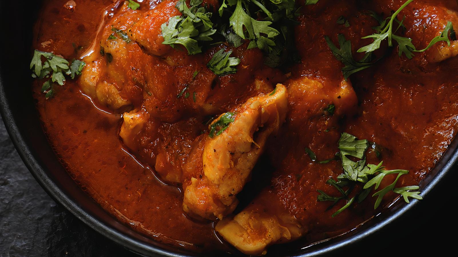 Order Chicken Curry food online from Mandala Indian Cuisine store, Saratoga on bringmethat.com