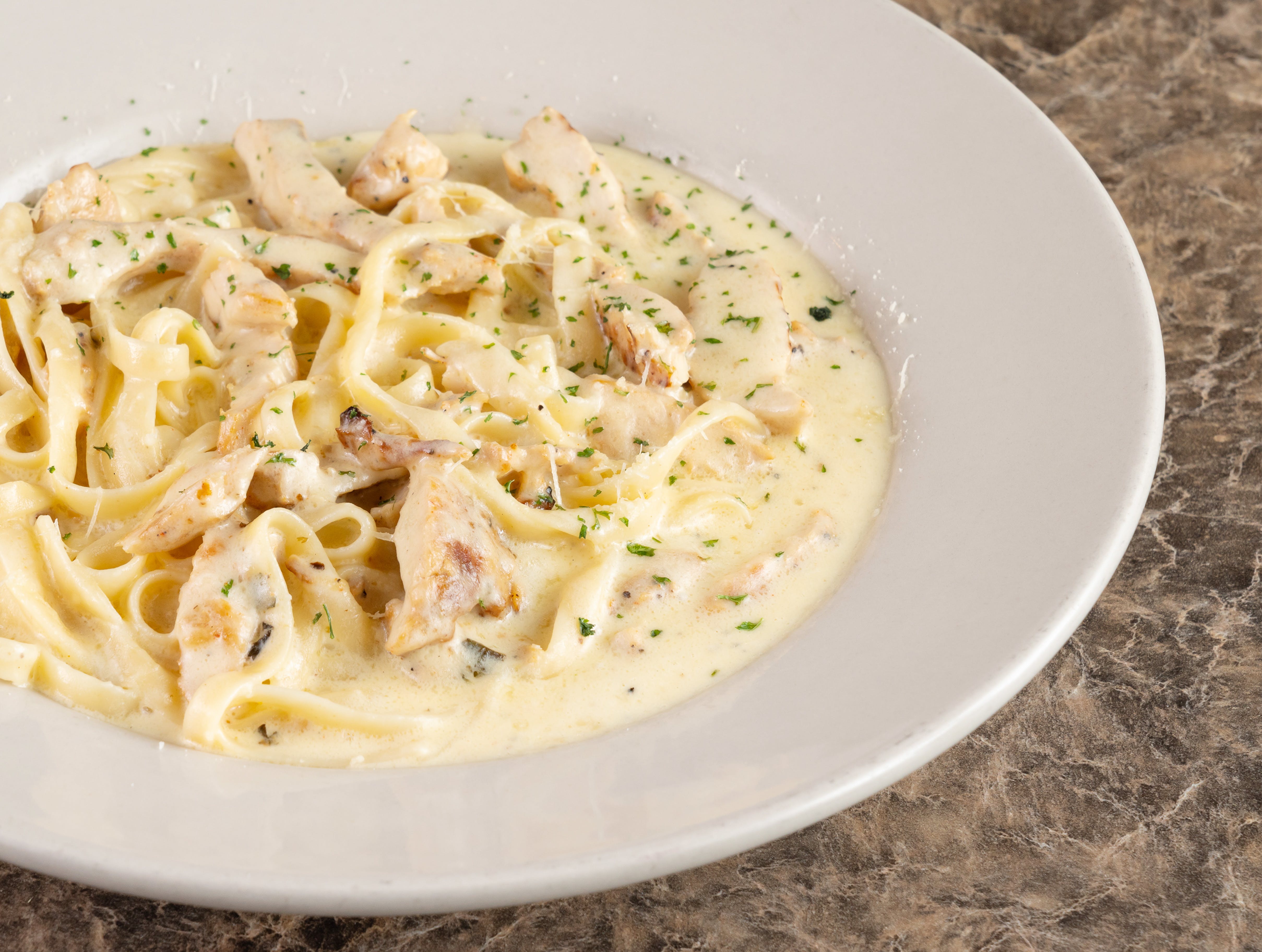 Order Fettuccine Alfredo with Grilled Chicken - Pasta food online from Mario Pizza & Pasta store, Seabrook on bringmethat.com