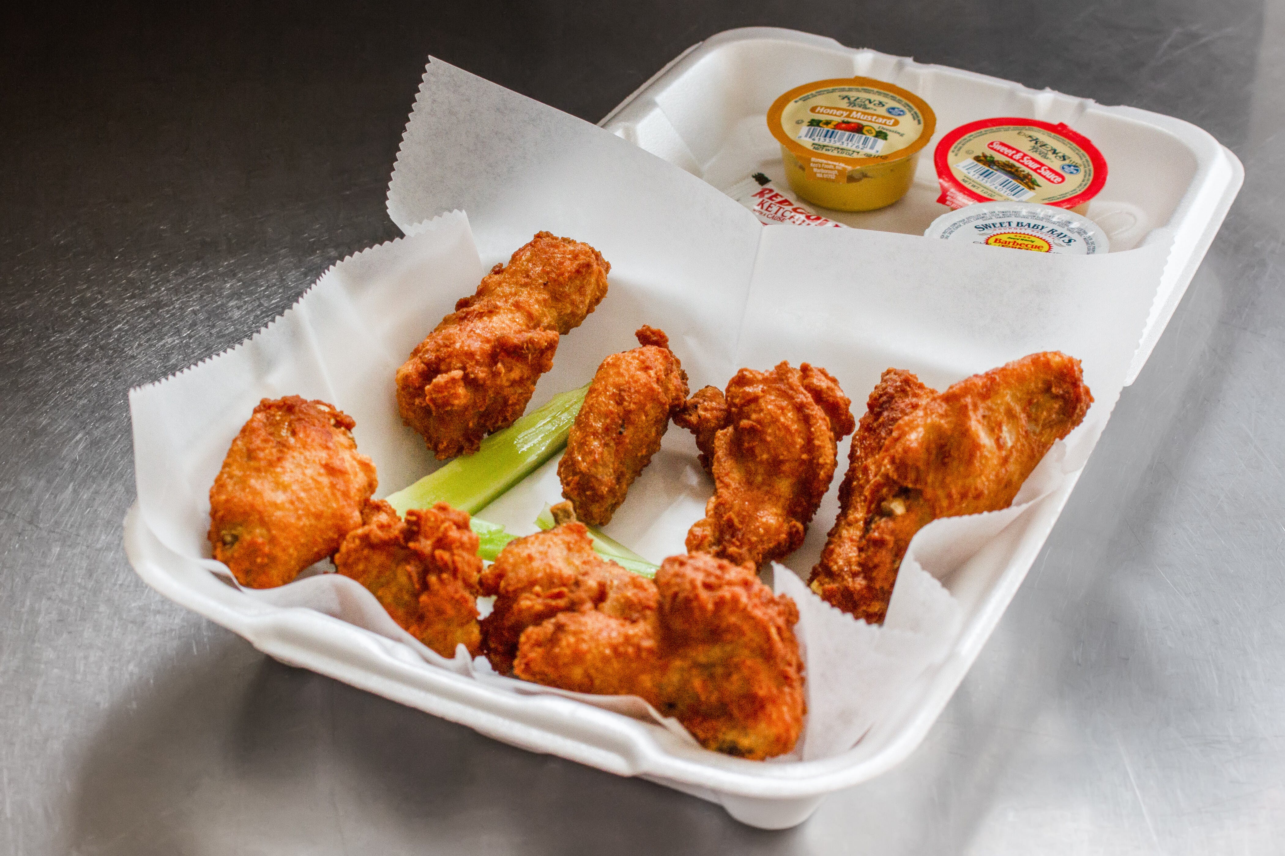 Order Chicken Wings - Small food online from Town House Of Pizza store, Westminster on bringmethat.com