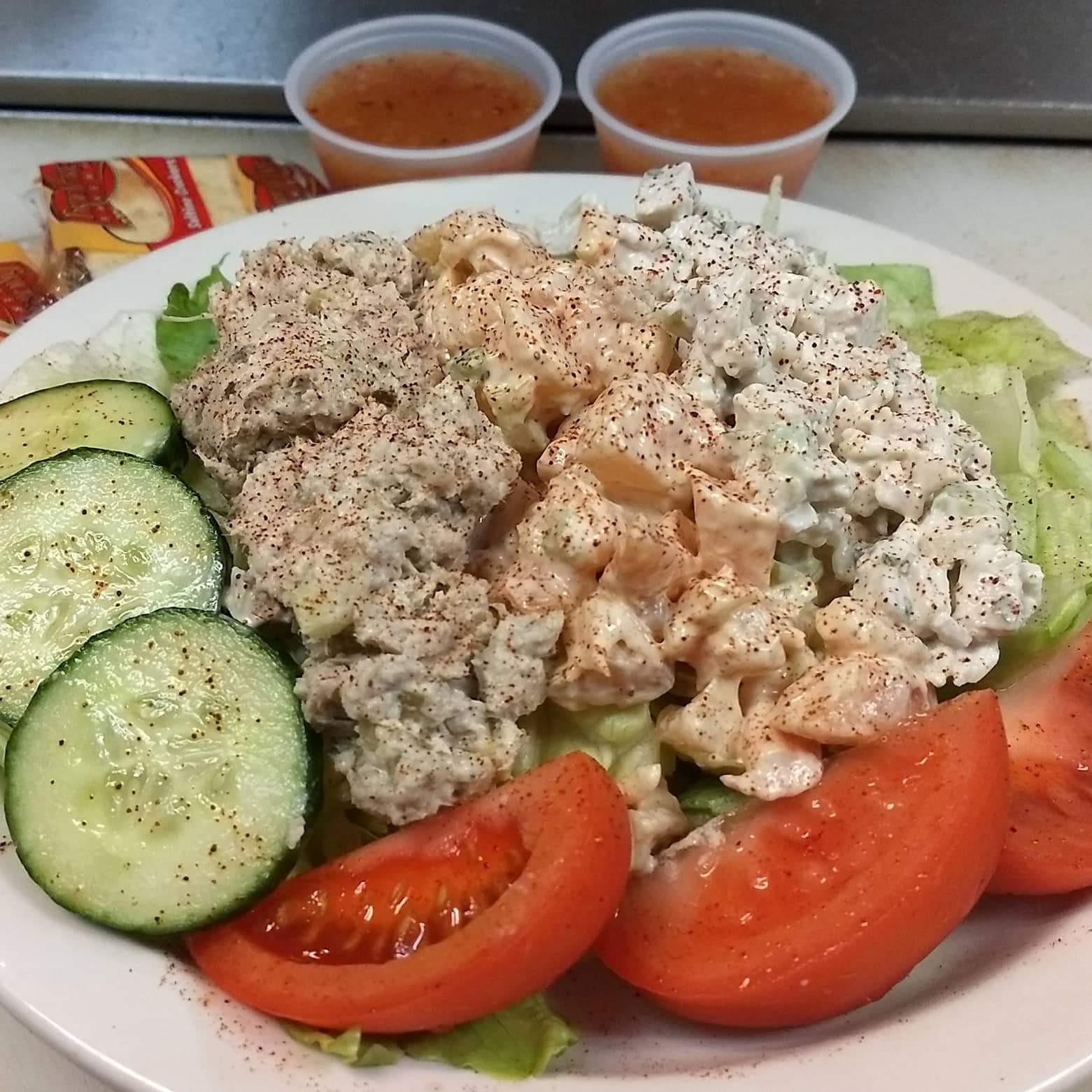 Order Tuna  Salad Scoop food online from Breakers Sports Grill store, Henrico on bringmethat.com