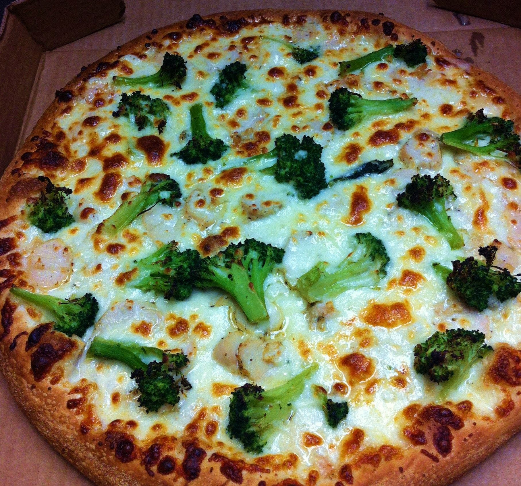 Order Chicken Broccoli Alfredo Pizza - Medium 12'' food online from Clockwork pizza store, Marlborough on bringmethat.com