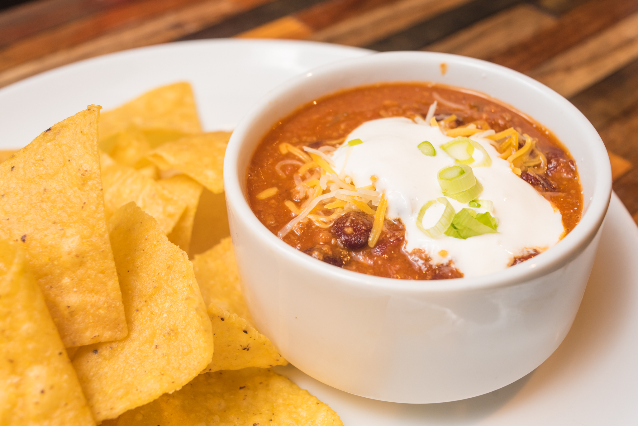 Order Beef Chili Bowl & Chips food online from Rewind Taco store, Washington on bringmethat.com