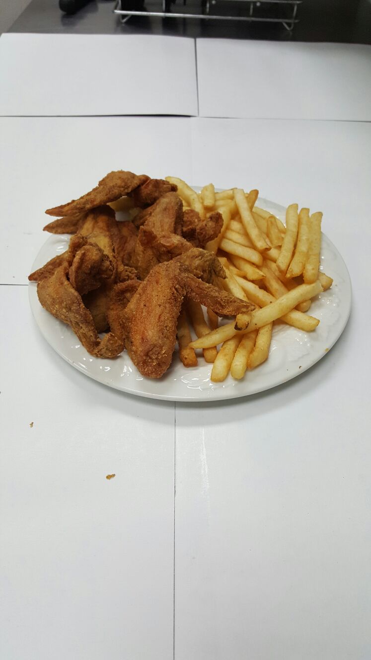 Order 5 Piece Whole Wings, Fries, Bread and Coleslaw Daily Special food online from Pizza & Fish Express store, Detroit on bringmethat.com