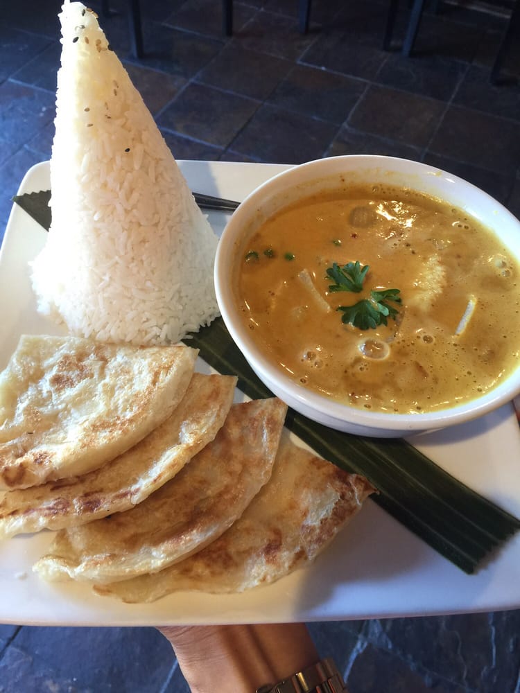 Order Roti with Chicken Yellow Curry food online from Thai Tea Asian Fusion Cafe  store, Irving on bringmethat.com