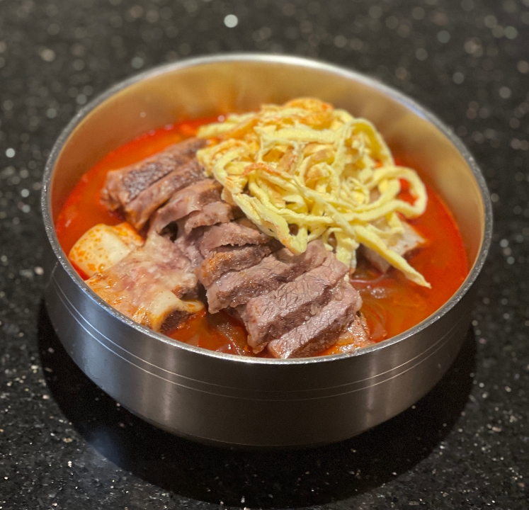Order 17. Spicy Beef Rib Soup (Spicy Kalbi Tang) food online from New Korea House store, San Francisco on bringmethat.com