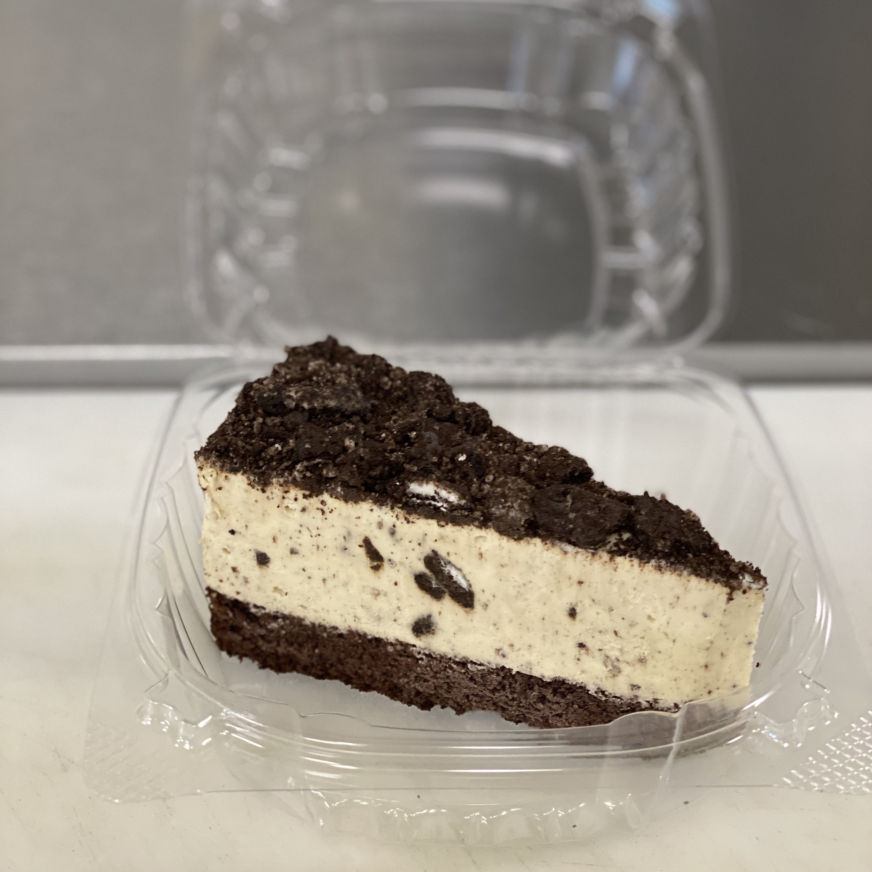 Order Oreo Mousse Cake food online from Linda New York Pizzeria store, Rochester on bringmethat.com