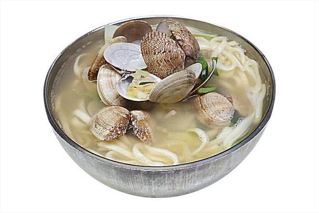 Order Noodles Soup with Clams (Bajirak Kalguksu) 바지락칼국수 food online from Halmae Noodle 할매칼국수 store, Palisades Park on bringmethat.com