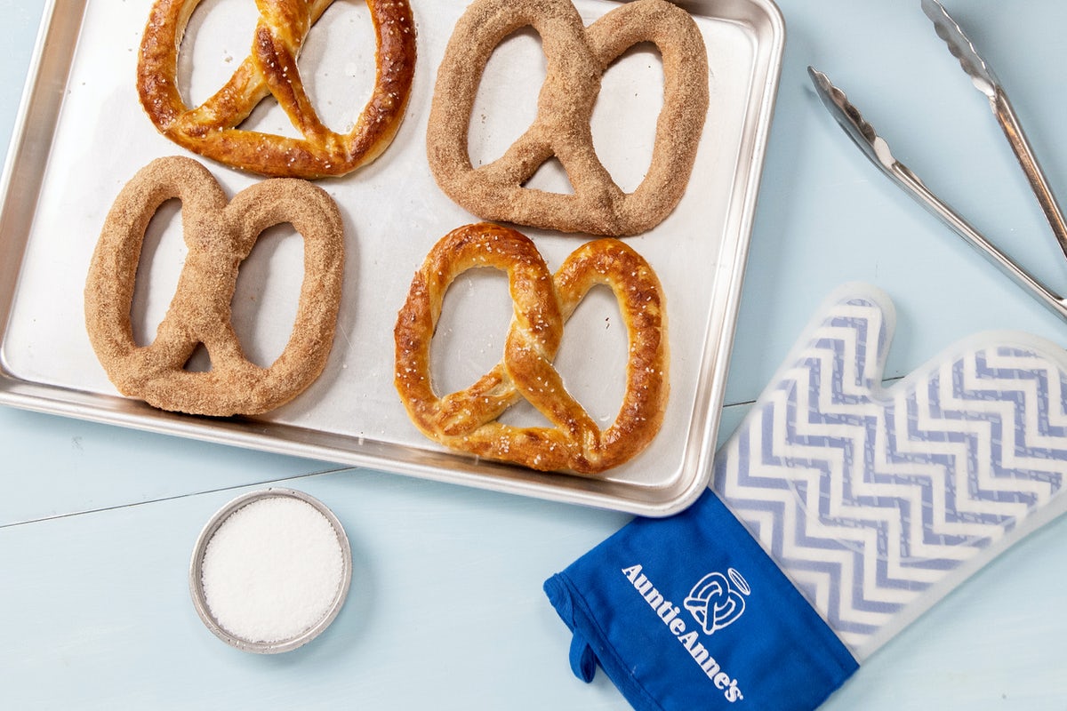 Order Heat & Eat Pretzels food online from Auntie Anne store, Cherry Hill on bringmethat.com