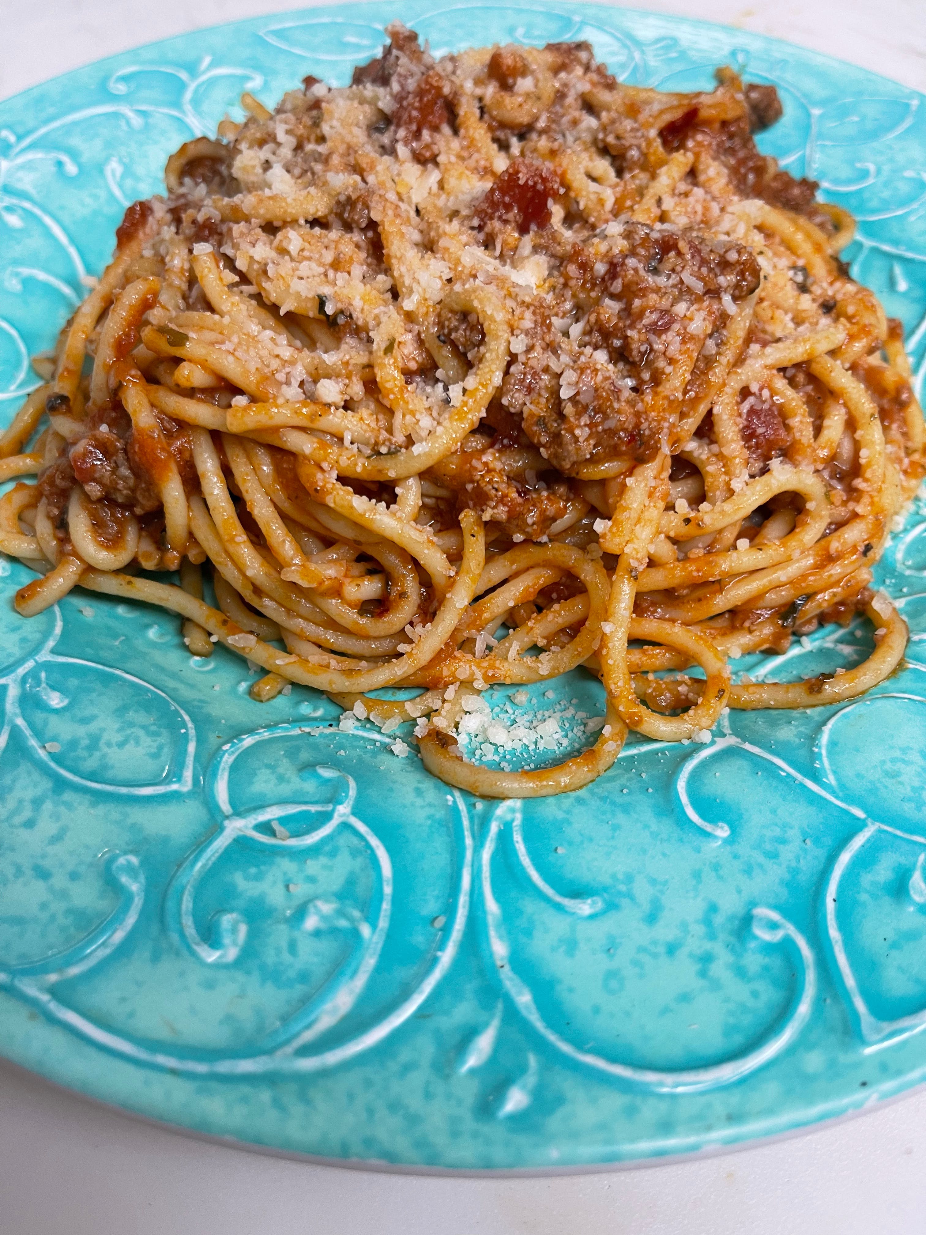 Order Spaghetti with Meat Sauce - Pasta food online from De Angelo Pizzería store, San Diego on bringmethat.com