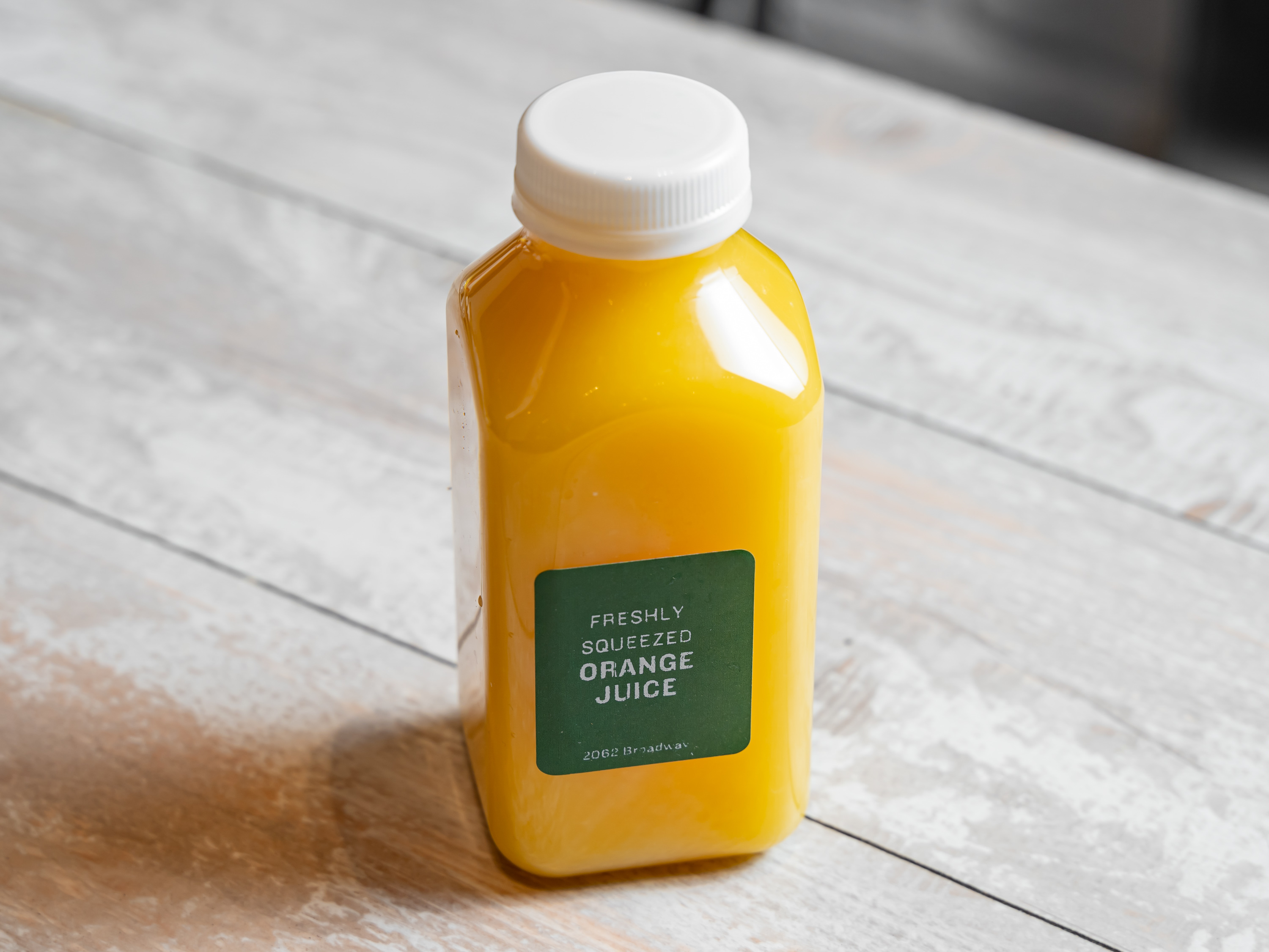 Order Fresh Squeezed Orange Juice food online from Cafe Metro store, New York on bringmethat.com