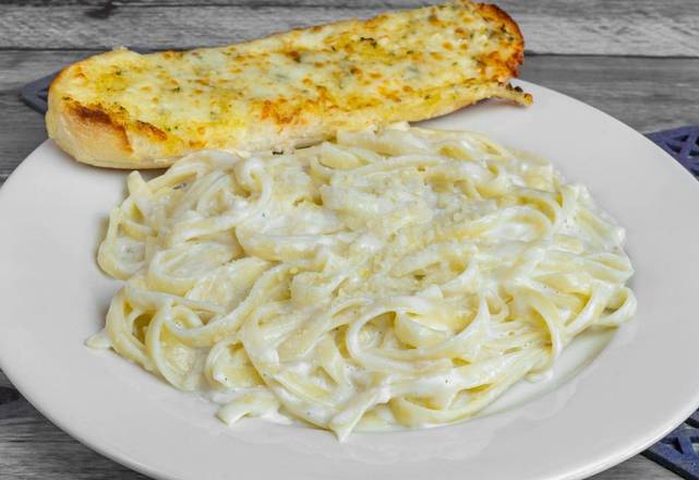 Order Fettuccine Alfredo Pasta food online from Palios Pizza Cafe store, Katy on bringmethat.com