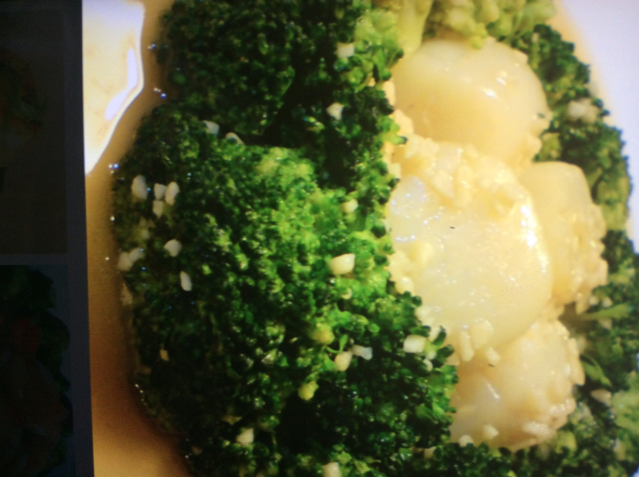 Order 125. Scallop with Broccoli food online from Great wall restaurant store, Brooklyn on bringmethat.com