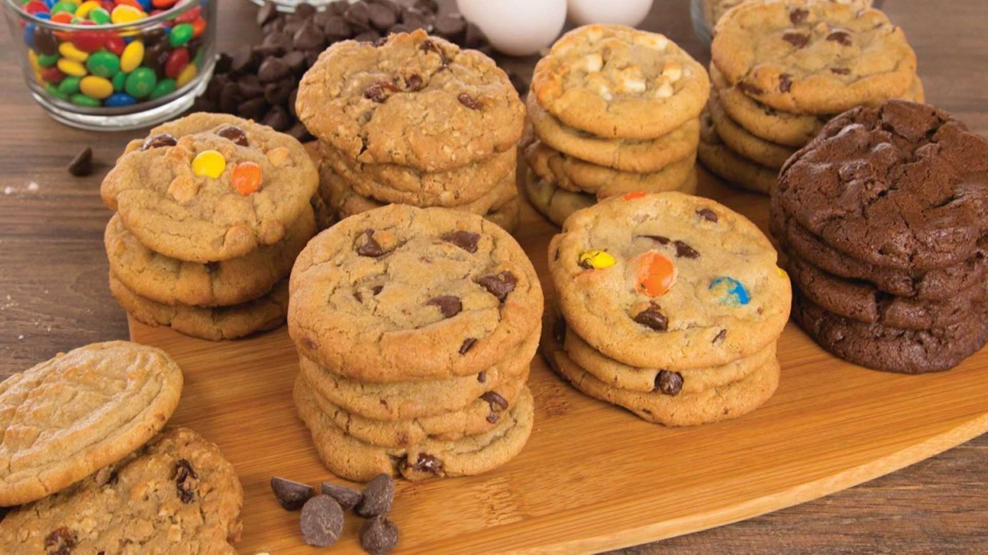 Order Cookie food online from Hot Stuff Pizza store, Alabaster on bringmethat.com