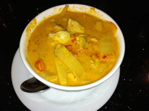 Order 48. Red Curry food online from Ladda Thai Cuisine store, San Jose on bringmethat.com