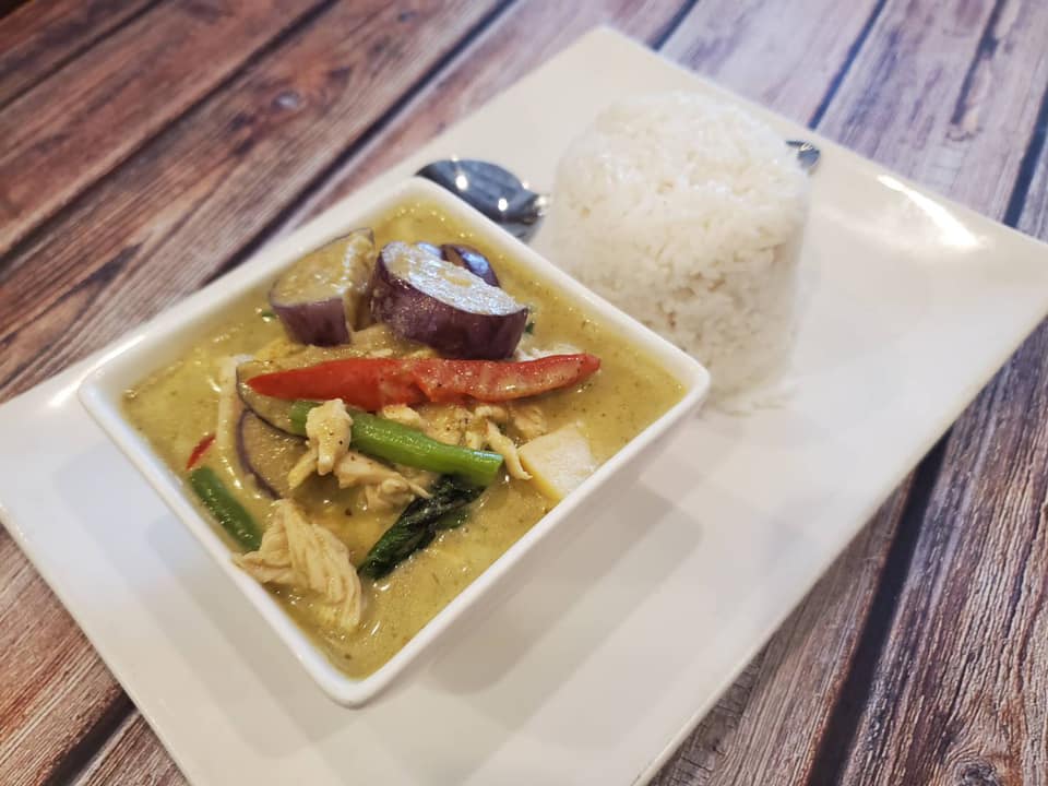 Order Green Curry food online from Iyara Thai Cuisine store, Houston on bringmethat.com
