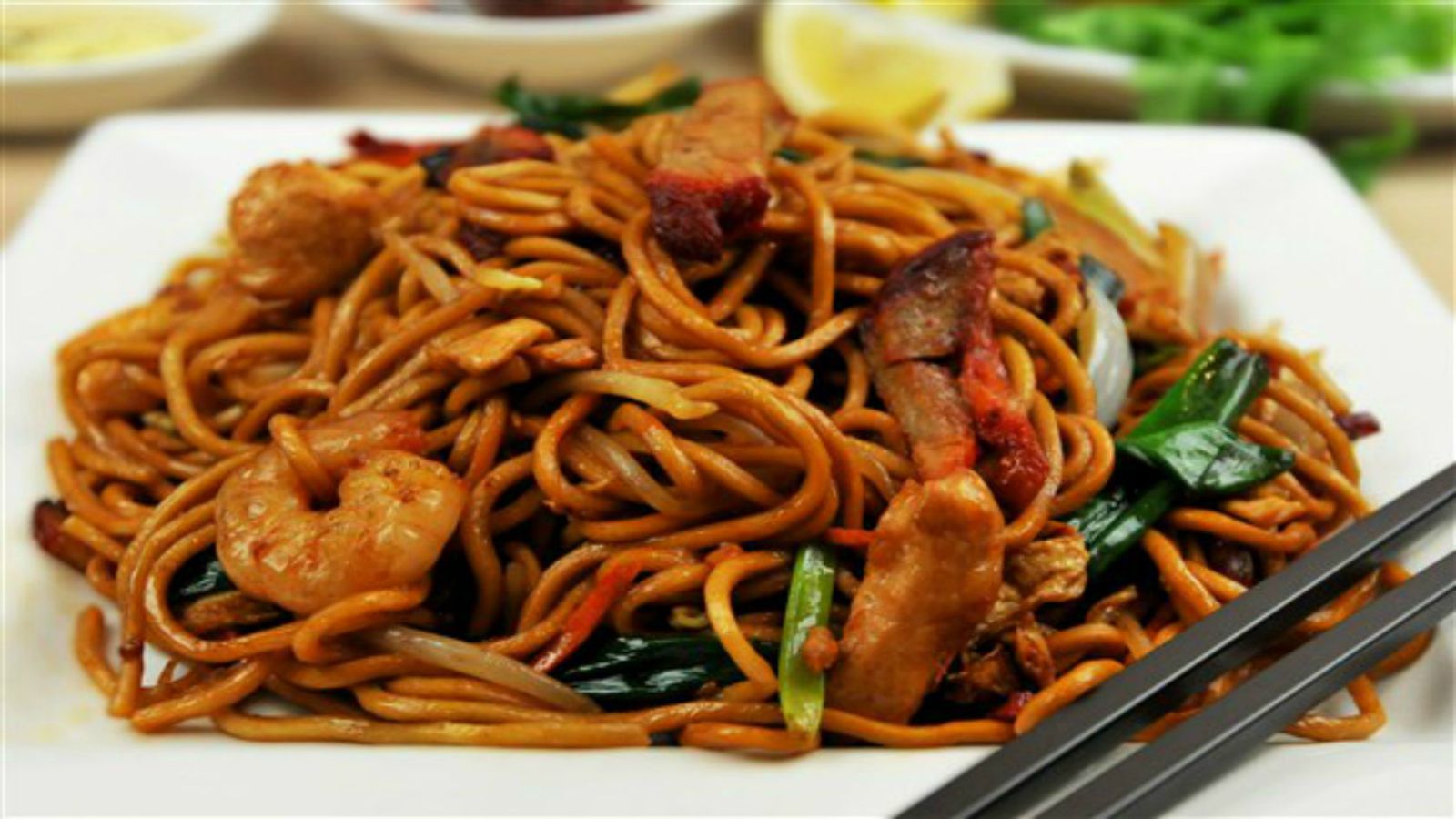 Order Lo Mein food online from Suki 28 store, New York on bringmethat.com
