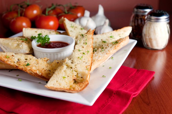 Order Garlic Bread food online from Romio's Pizza and Pasta store, Seattle on bringmethat.com