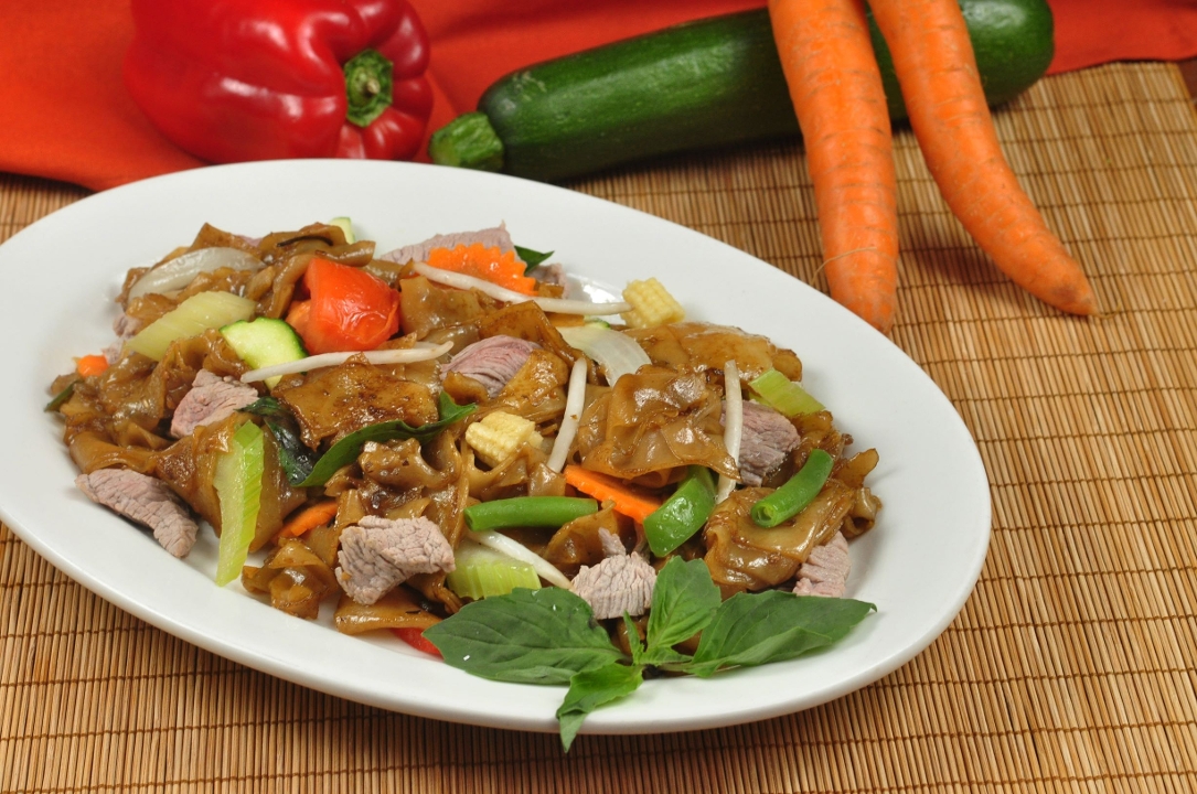 Order Pad Kee Mao - Spicy Noodles food online from Pacific Thai store, Santa Cruz on bringmethat.com