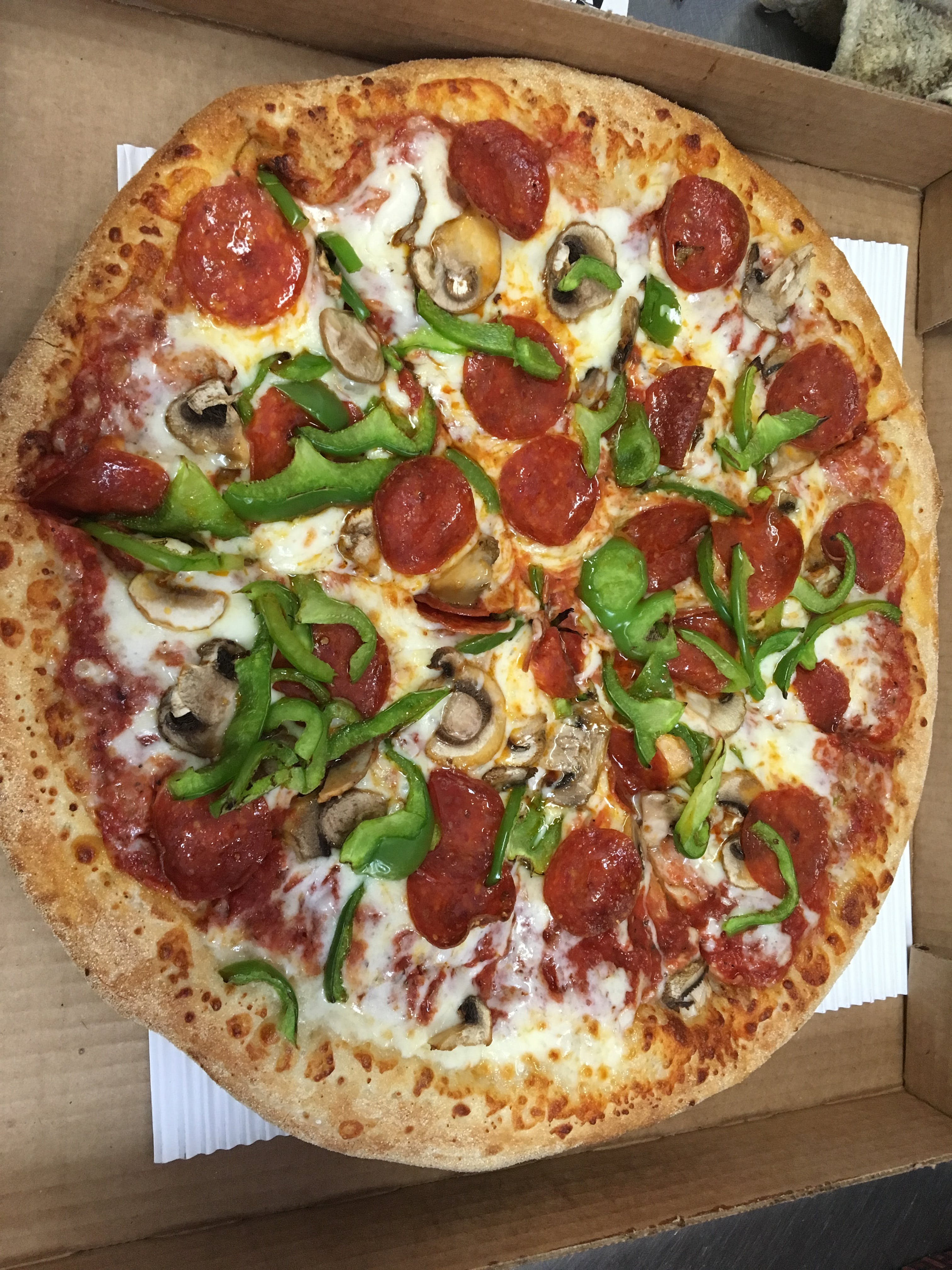 Order Deluxe Pizza - Small food online from Star Pizza - Roswell Rd. store, Marietta on bringmethat.com