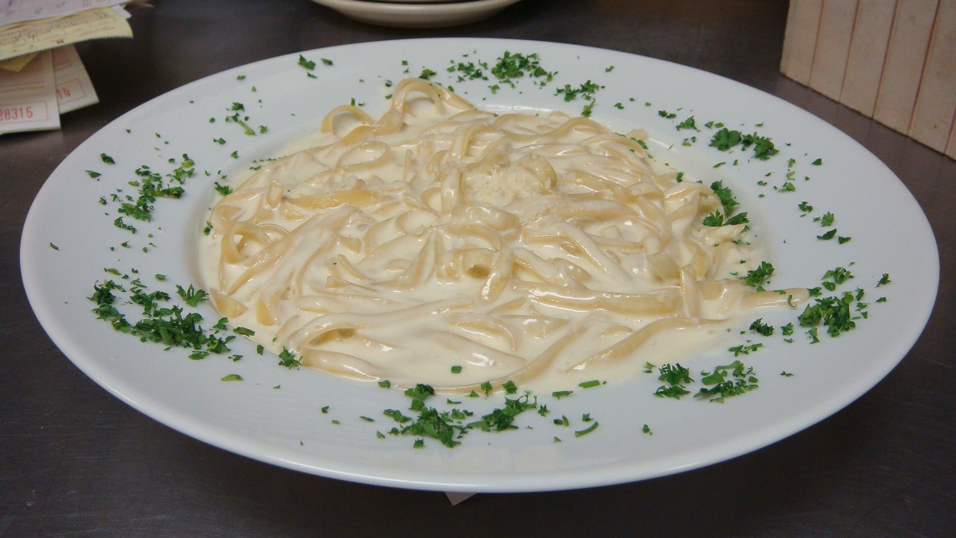 Order Fettuccine Alfredo food online from Capone's Pizzeria store, Bloomingdale on bringmethat.com