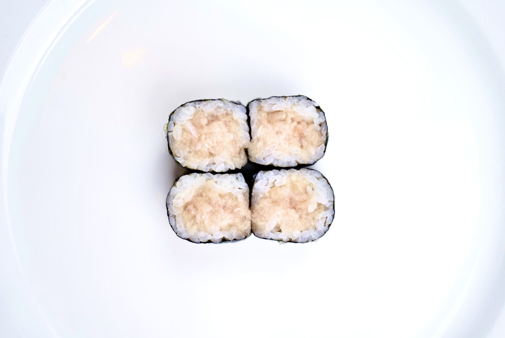 Order Spicy Yellowtail Roll food online from Zutto Japanese American Pub store, New York on bringmethat.com