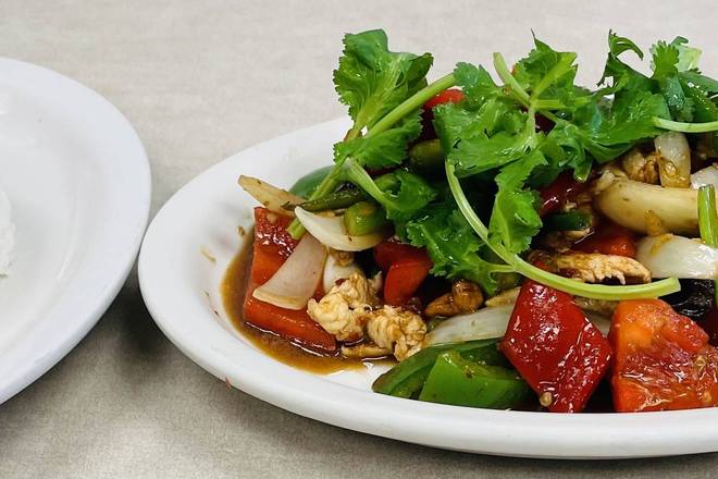 Order Chicken Cashew Nut food online from Thong's Authentic Thai Restaurant store, Green Bay on bringmethat.com