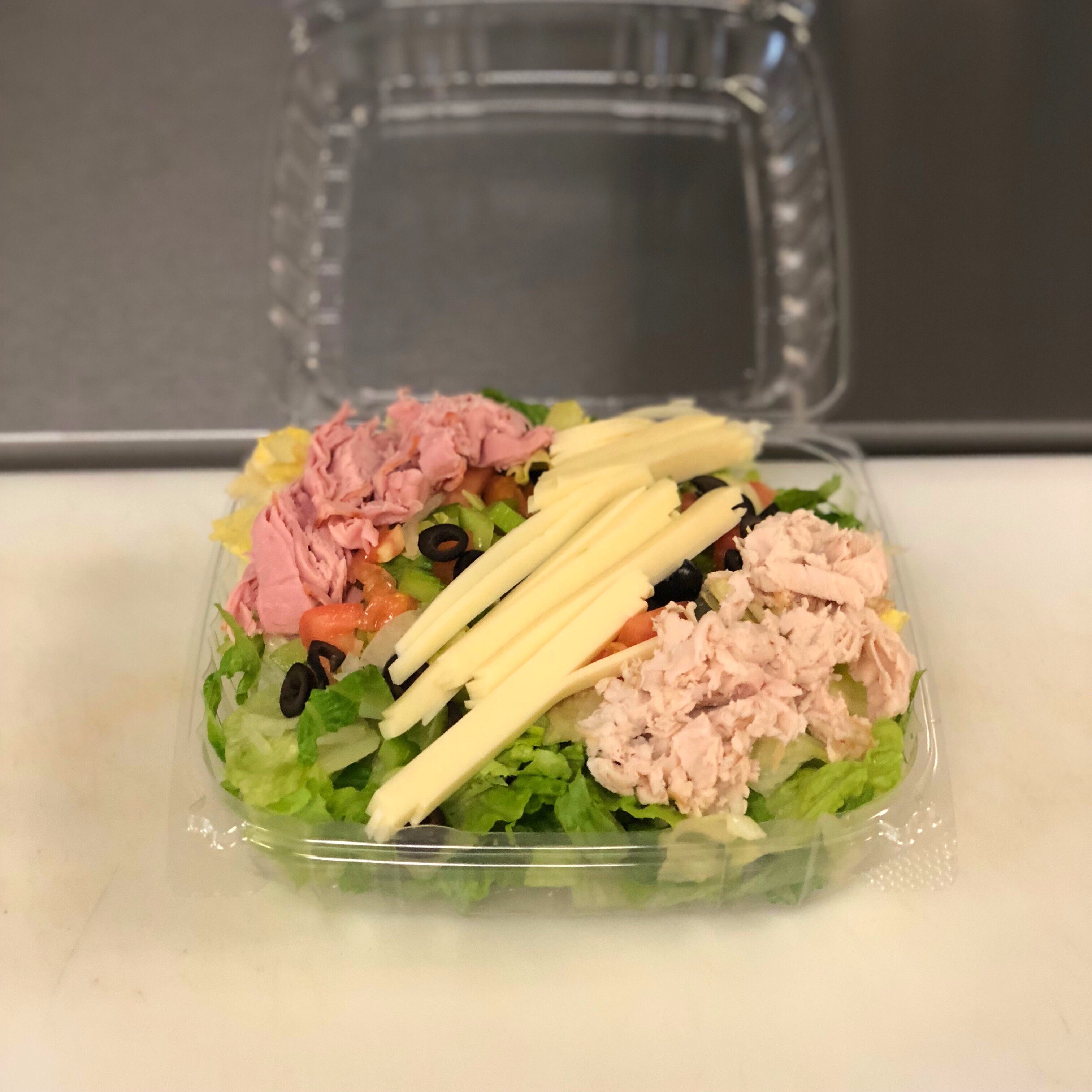 Order Chef Salad food online from Linda New York Pizzeria store, Rochester on bringmethat.com