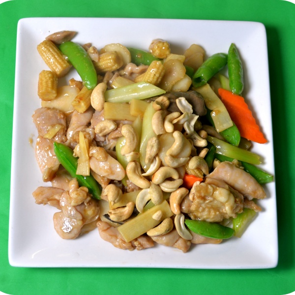 Order 402. Cashew Chicken food online from Fung Wong Chinese Restaurant store, Daly City on bringmethat.com