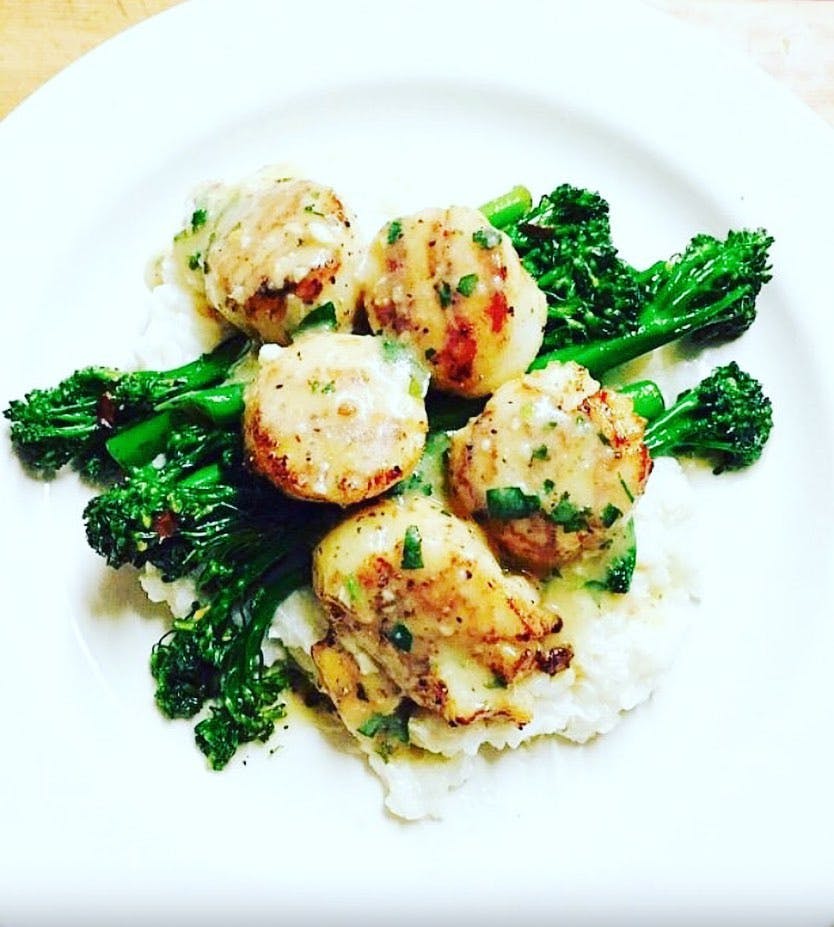 Order Pan Seared Scallops - Entree food online from Little Italy Brick Oven store, Washington on bringmethat.com