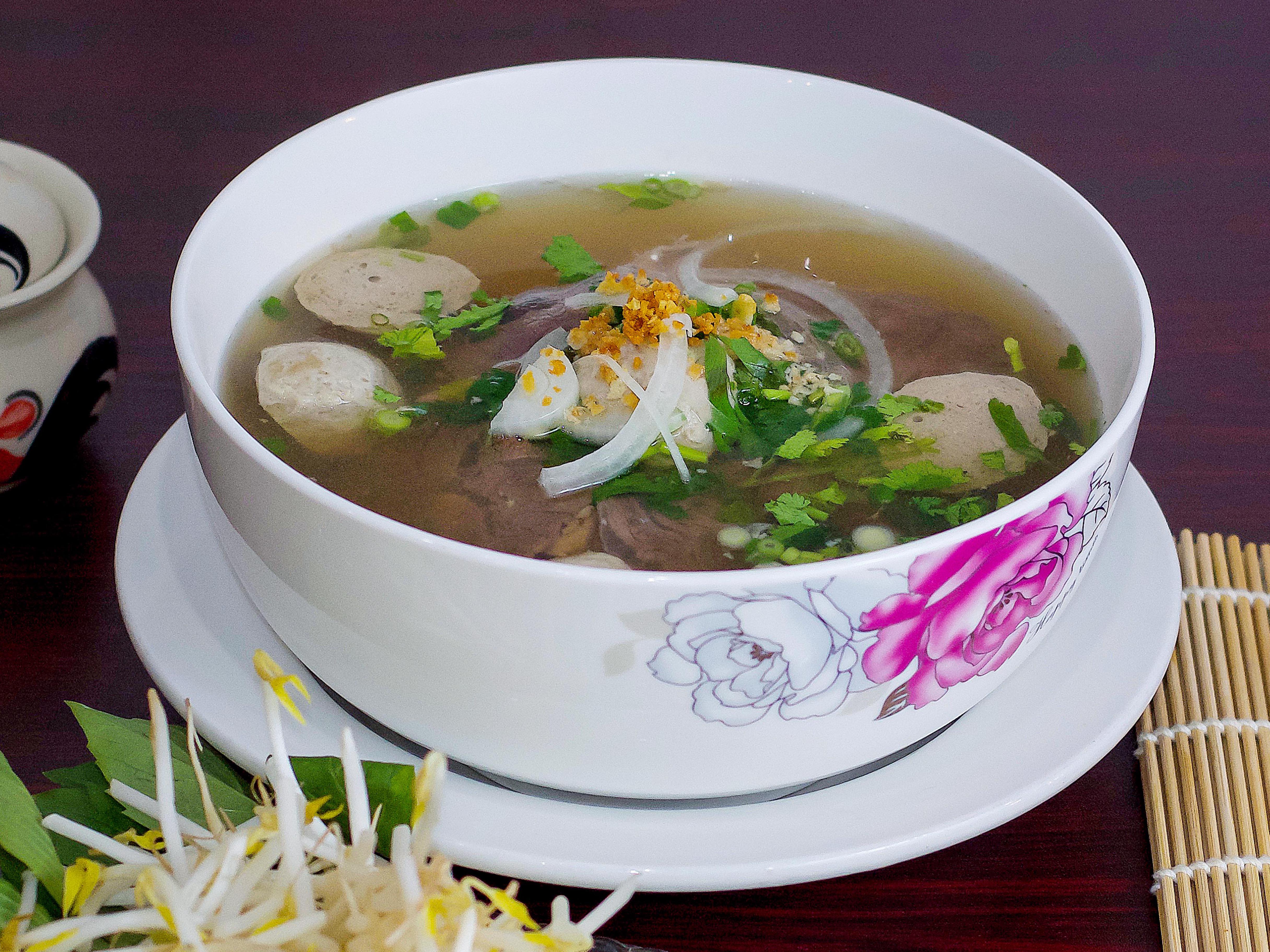 Order Pho Beef, Meatball and Tendon food online from Thai Pattaya store, Akron on bringmethat.com