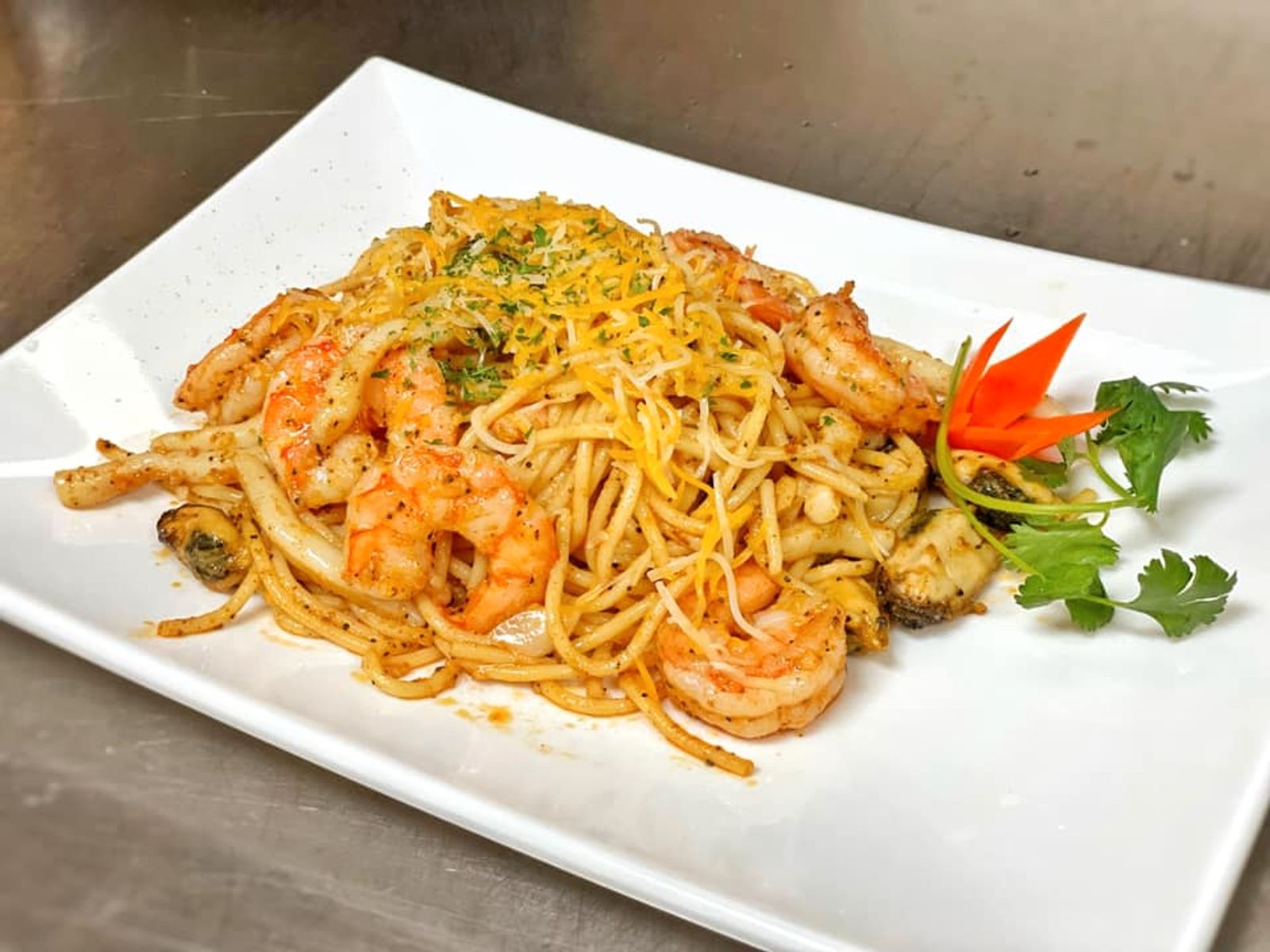 Order SHRIMP PASTA food online from Super Crab Juicy Seafood store, Rochester on bringmethat.com