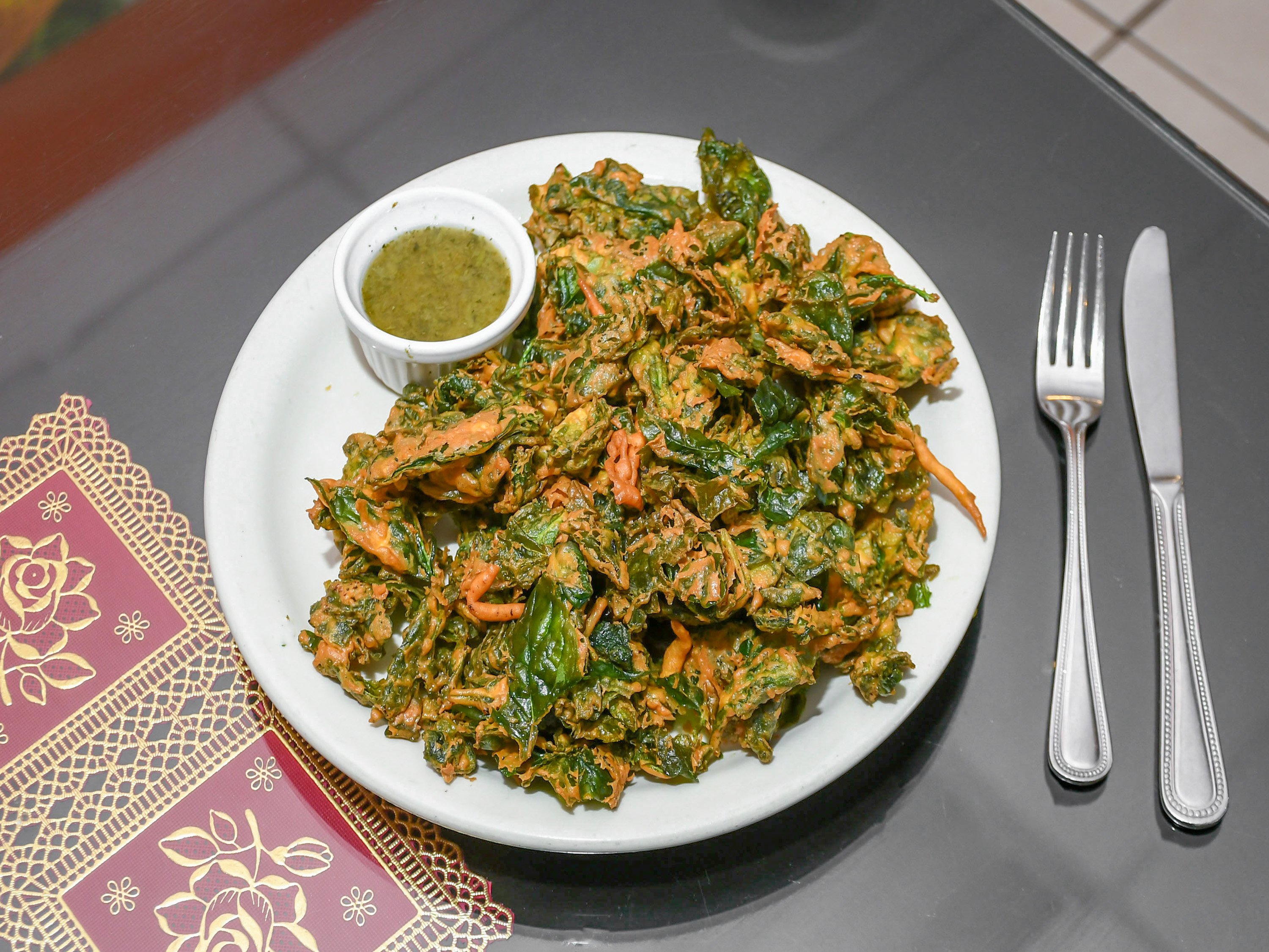 Order Spinach Pakora food online from Spicepot Restaurants store, Urbandale on bringmethat.com
