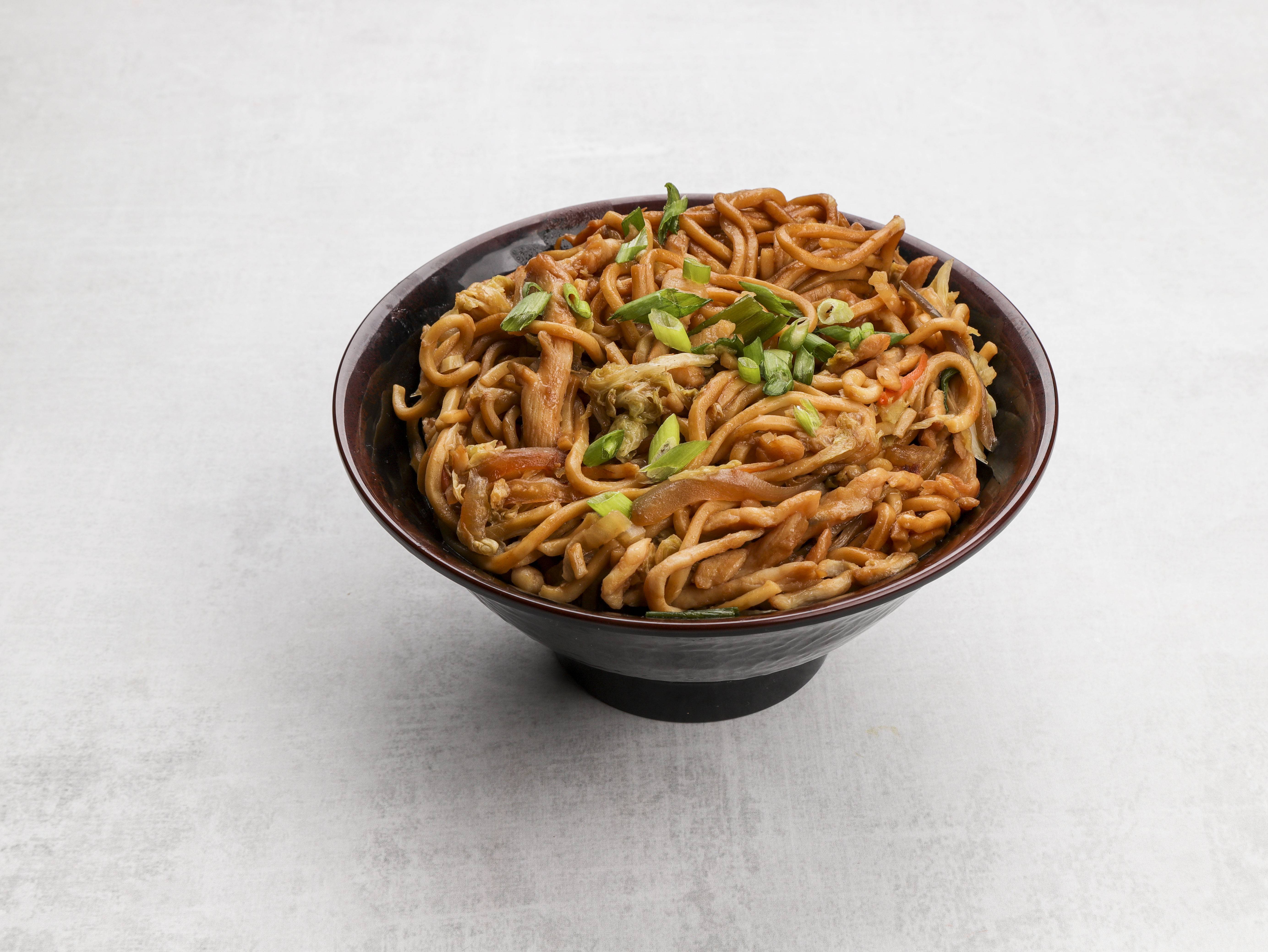 Order 23. Chicken Lo Mein food online from Szechuan House store, Lawrence on bringmethat.com