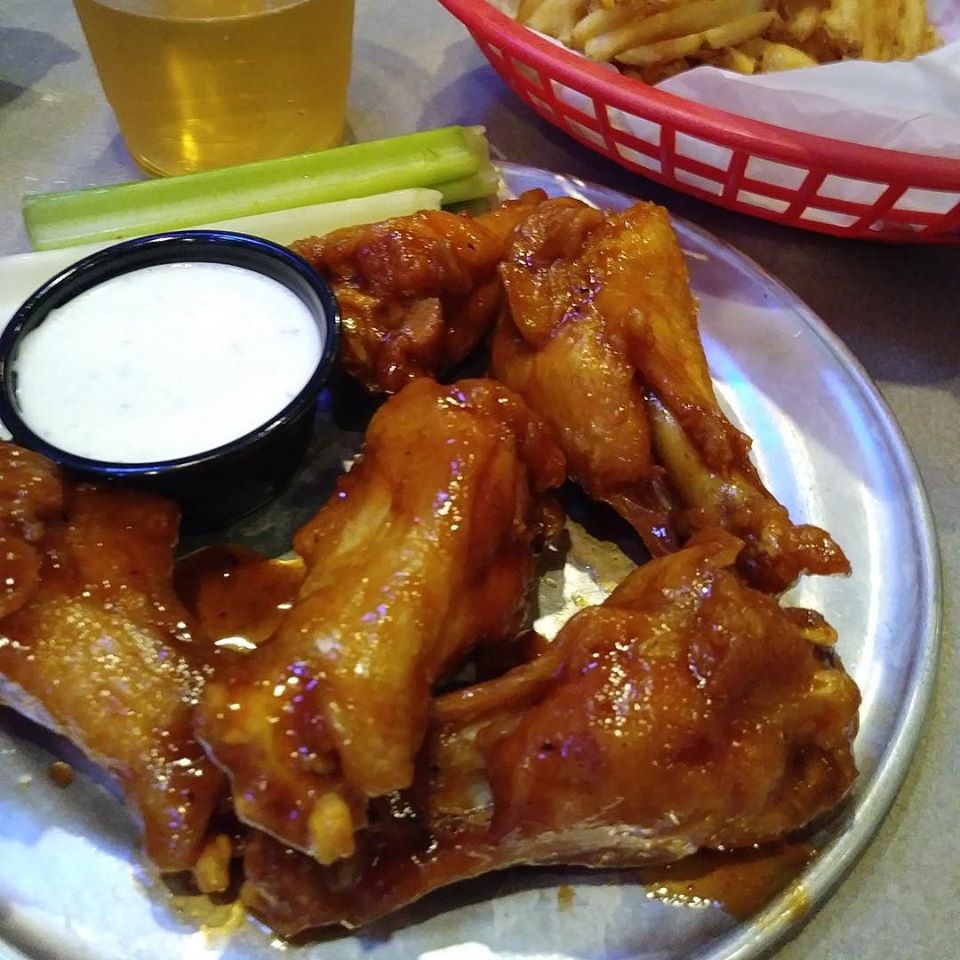 Order 5 Wings food online from Pluckers Wing Bar store, Austin on bringmethat.com