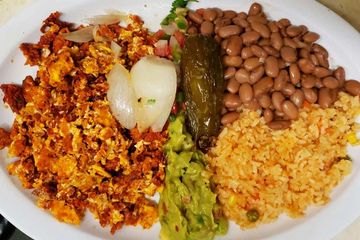 Order Huevos con Chorizo food online from Los 3 Pollos store, Compton on bringmethat.com