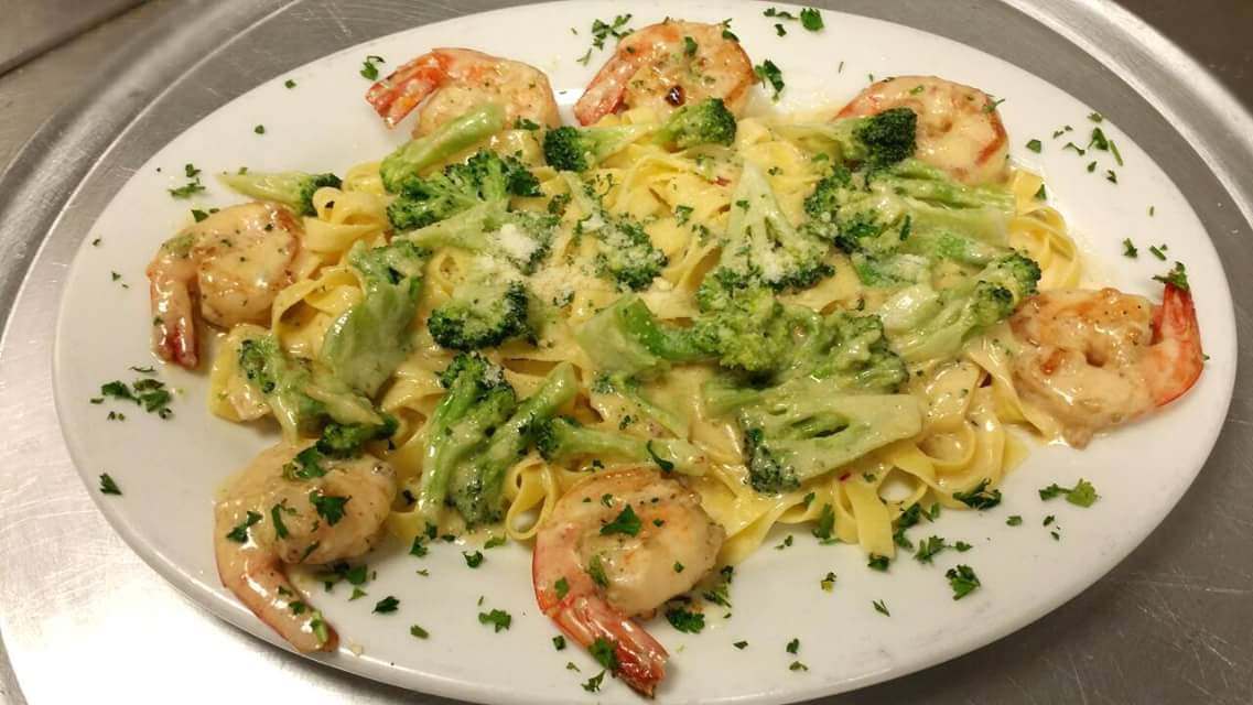 Order Shrimp Broccoli and Alfredo over Fettuccine Dinner food online from Pasta On Time store, Levittown on bringmethat.com