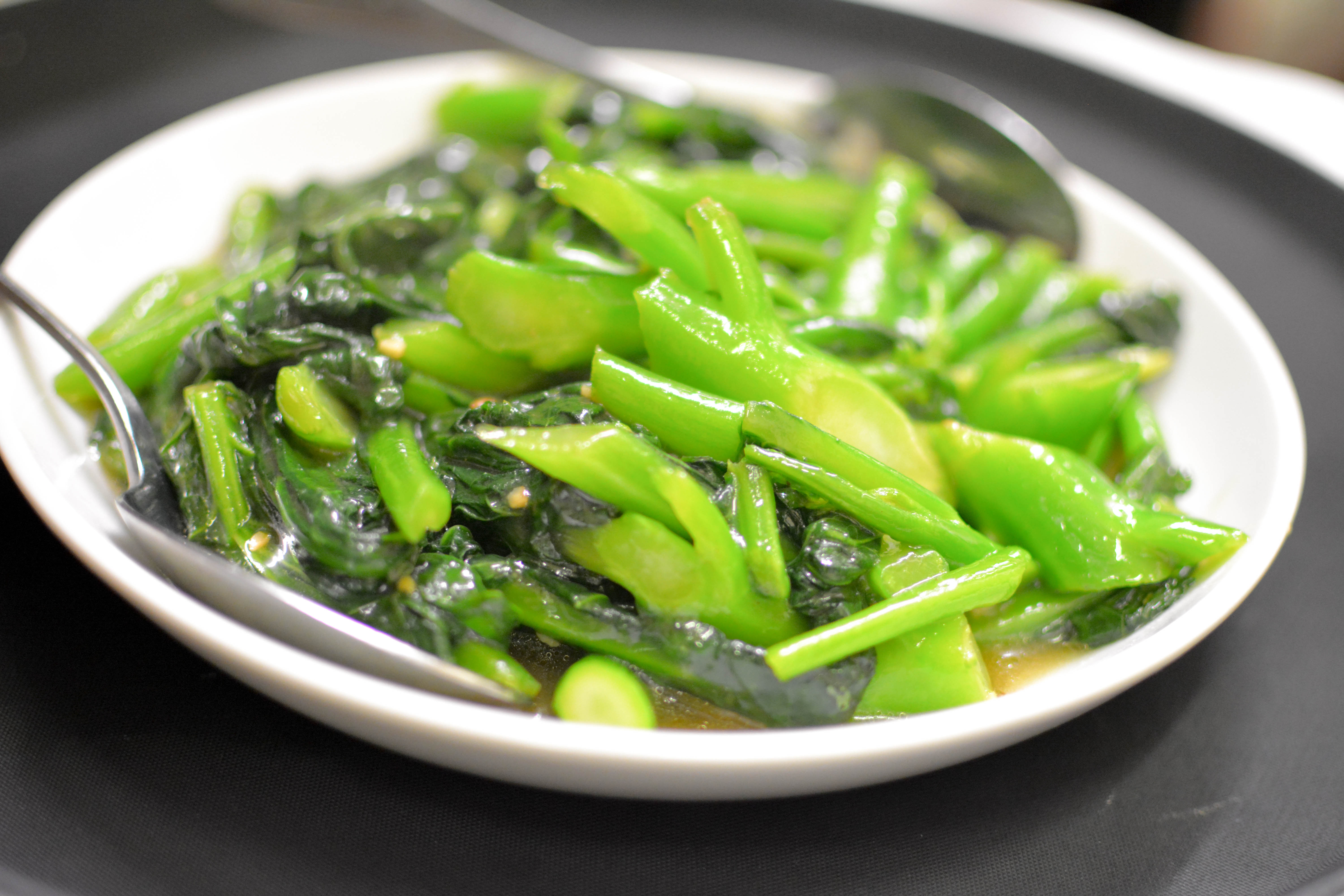 Order VEG3. Chinese Broccoli with Fresh Garlic Sauce 蒜蓉炒中国芥兰 food online from Jade Palace store, Louisville on bringmethat.com