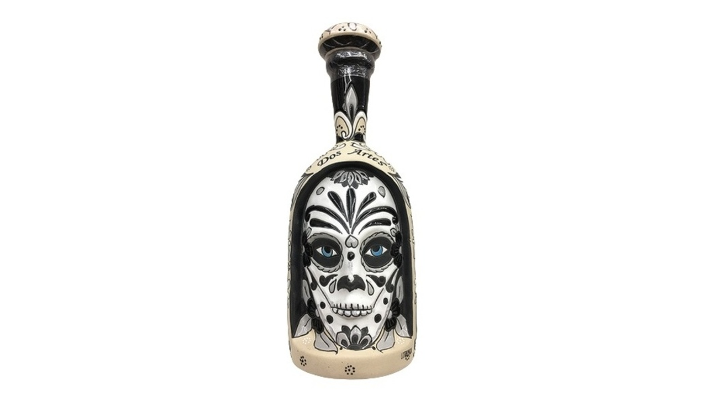 Order Dos Artes Limited Edition 'Skull' Blanco Tequila 750ml Bottle food online from Oceanview Liquor store, Hermosa Beach on bringmethat.com