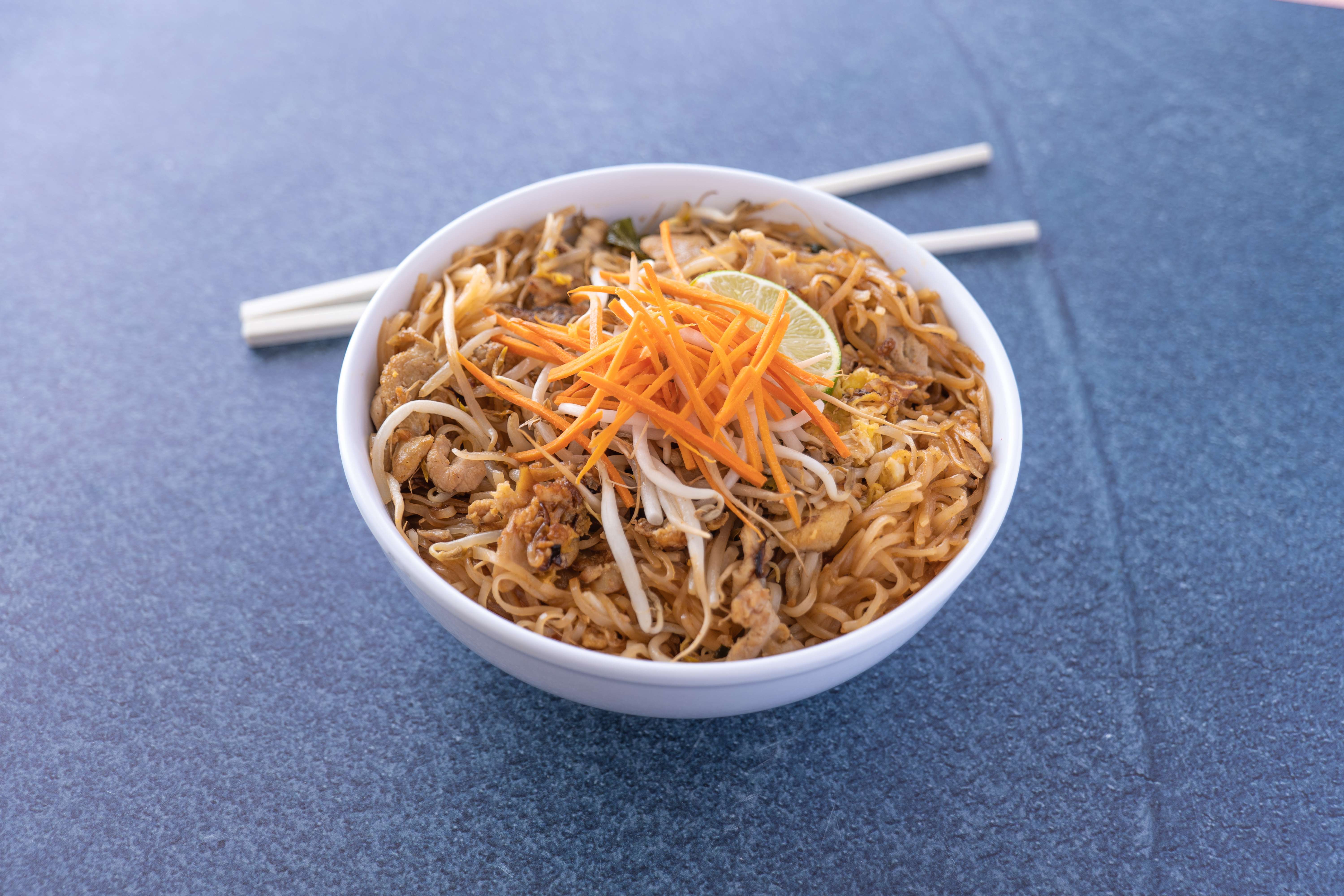 Order 35. Pad Thai Noodle food online from Thai Plate Restaurant store, Inglewood on bringmethat.com